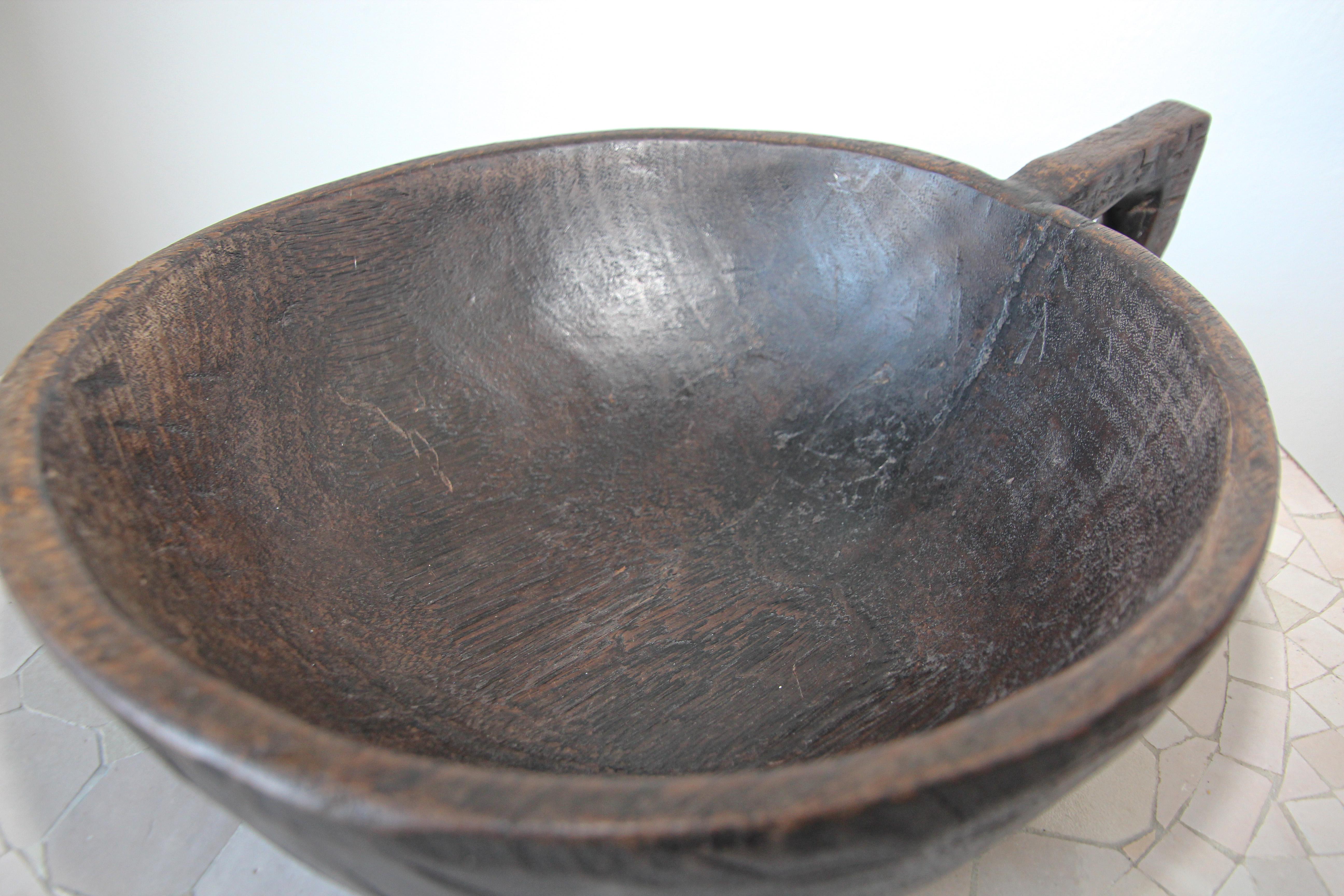 Folk Art Hand-Carved African Ethiopian Wooden Bowl with Handle For Sale