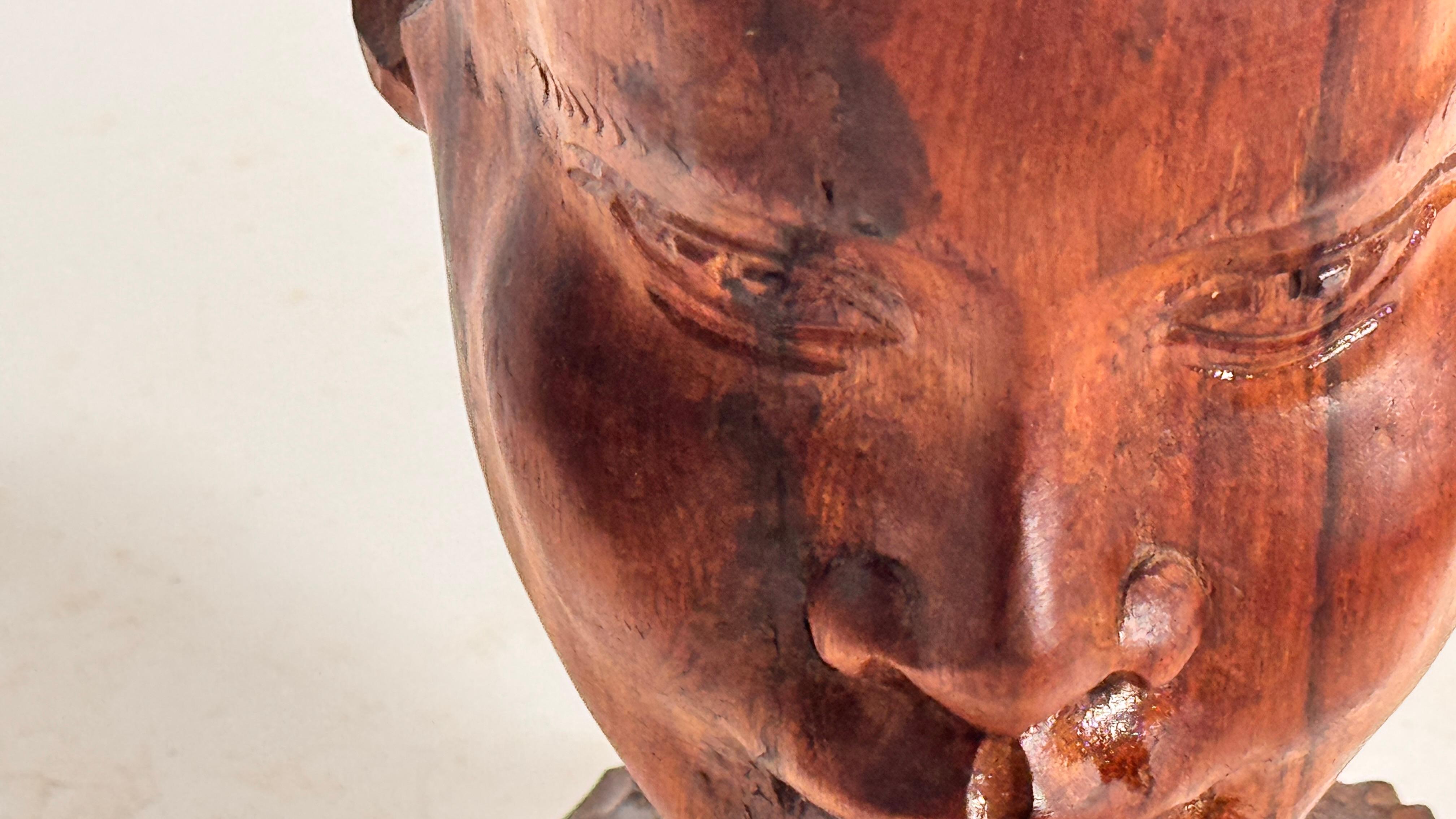Sculpture tête africaine en bois patiné sculptée à la main - Décoration du milieu du siècle en vente 2