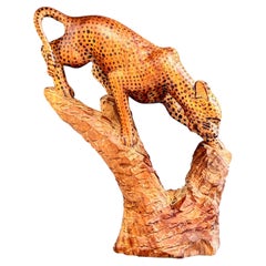 Scultura di leopardo africano intagliata a mano su tronco d'albero, figura di Tribal Art