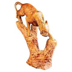 Scultura di leopardo africano intagliata a mano su tronco d'albero, figura di Tribal Art