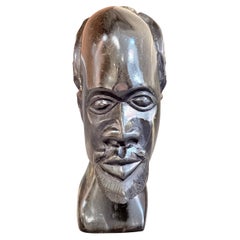 Buste en stéatite africaine sculptée à la main, Objects for Objects pour la maison