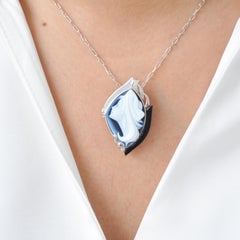 Hand-Carved Agate Lady Mother of Pearl Onyx Cameo Gold Unisex Pendant Brooch