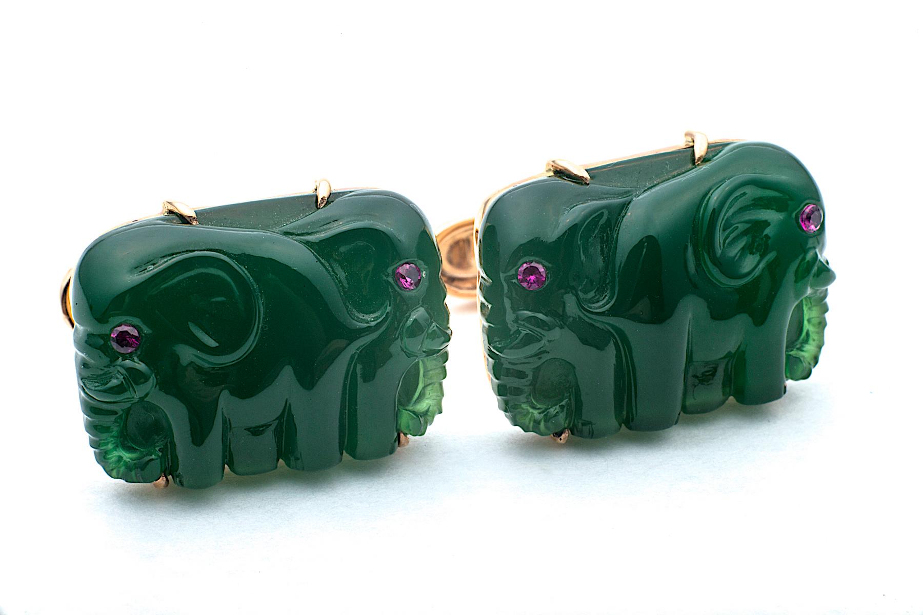 Hand-Carved Agate Ruby Gold Elephant Cufflinks In New Condition In Greenwich, CT