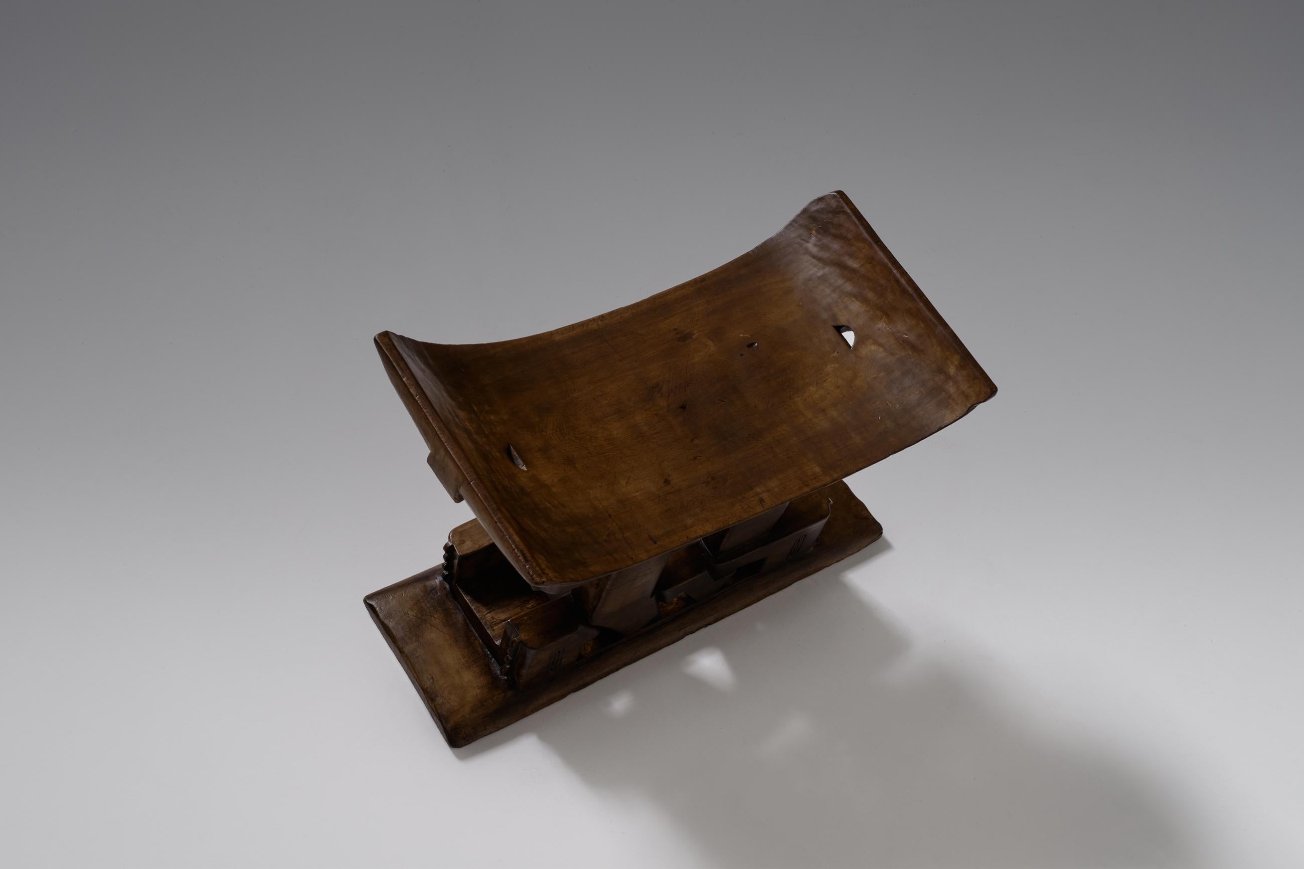 Hand Carved Akan or Ashanti Stool In Good Condition In Rotterdam, ZH