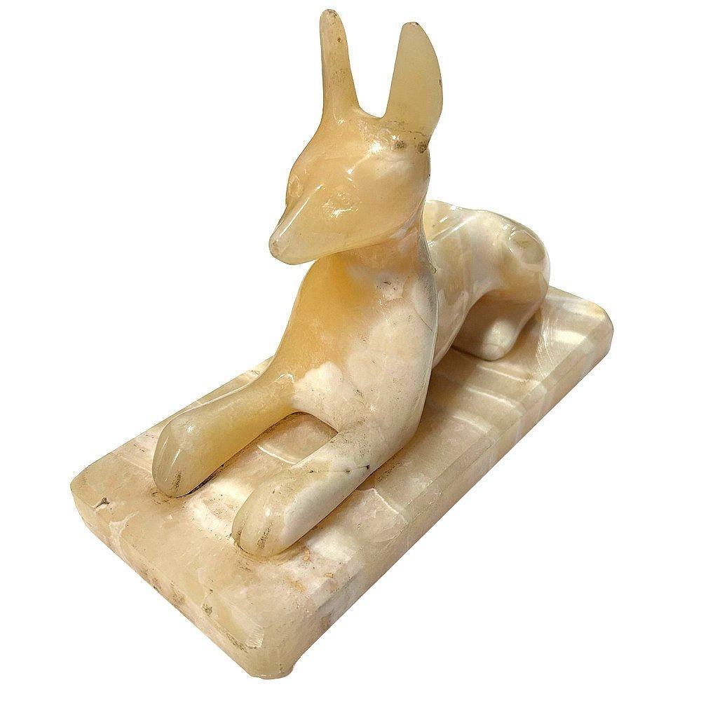 Art Déco Scultura di Dio egiziano Anubis scolpita a mano in alabastro Peso di carta in vendita