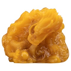 Dragon en ambre sculpté à la main // 147.3 grammes