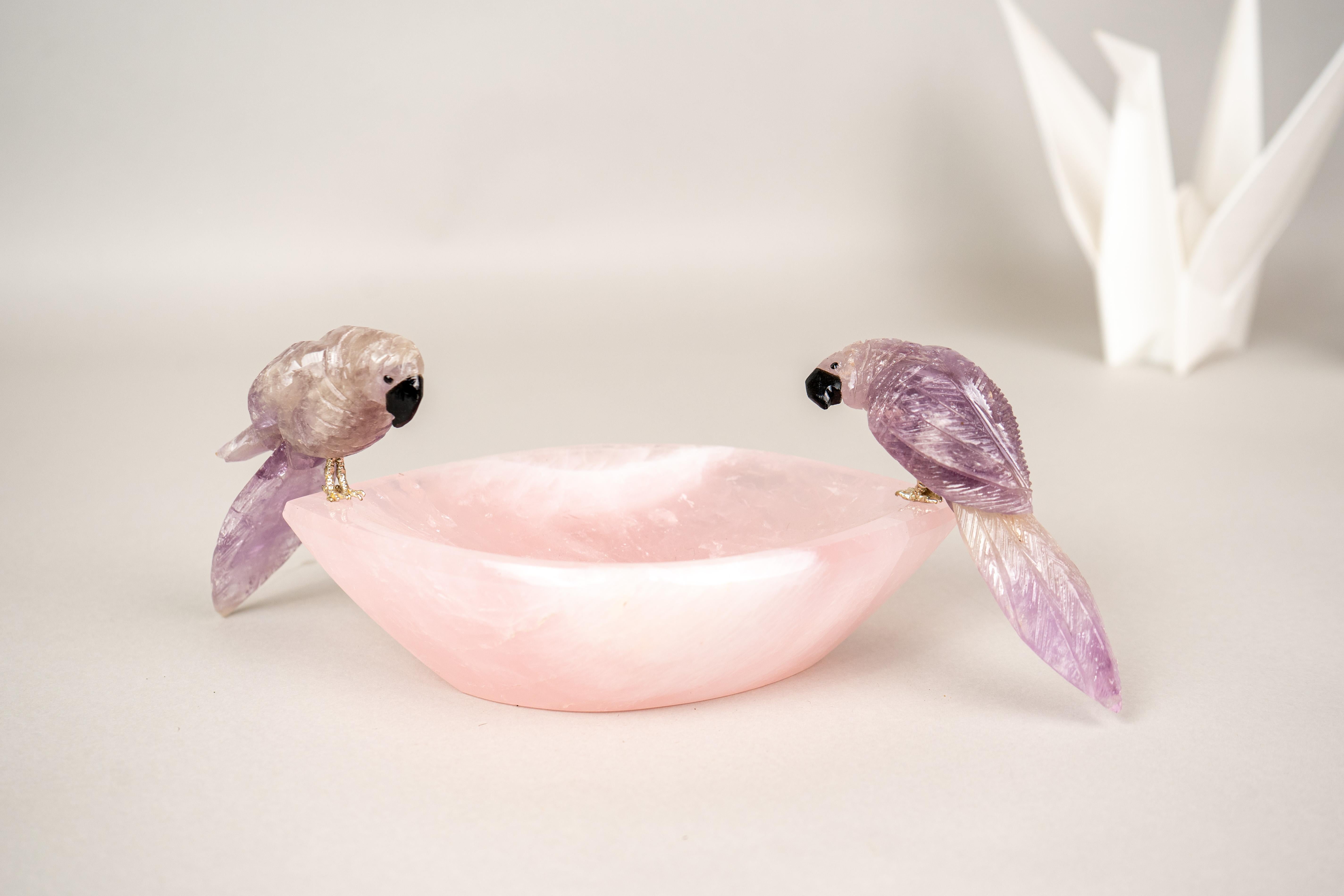 Hand-Carved Amethyst Crystal Parrots on Rose Quartz Bowl In New Condition For Sale In Ametista Do Sul, BR
