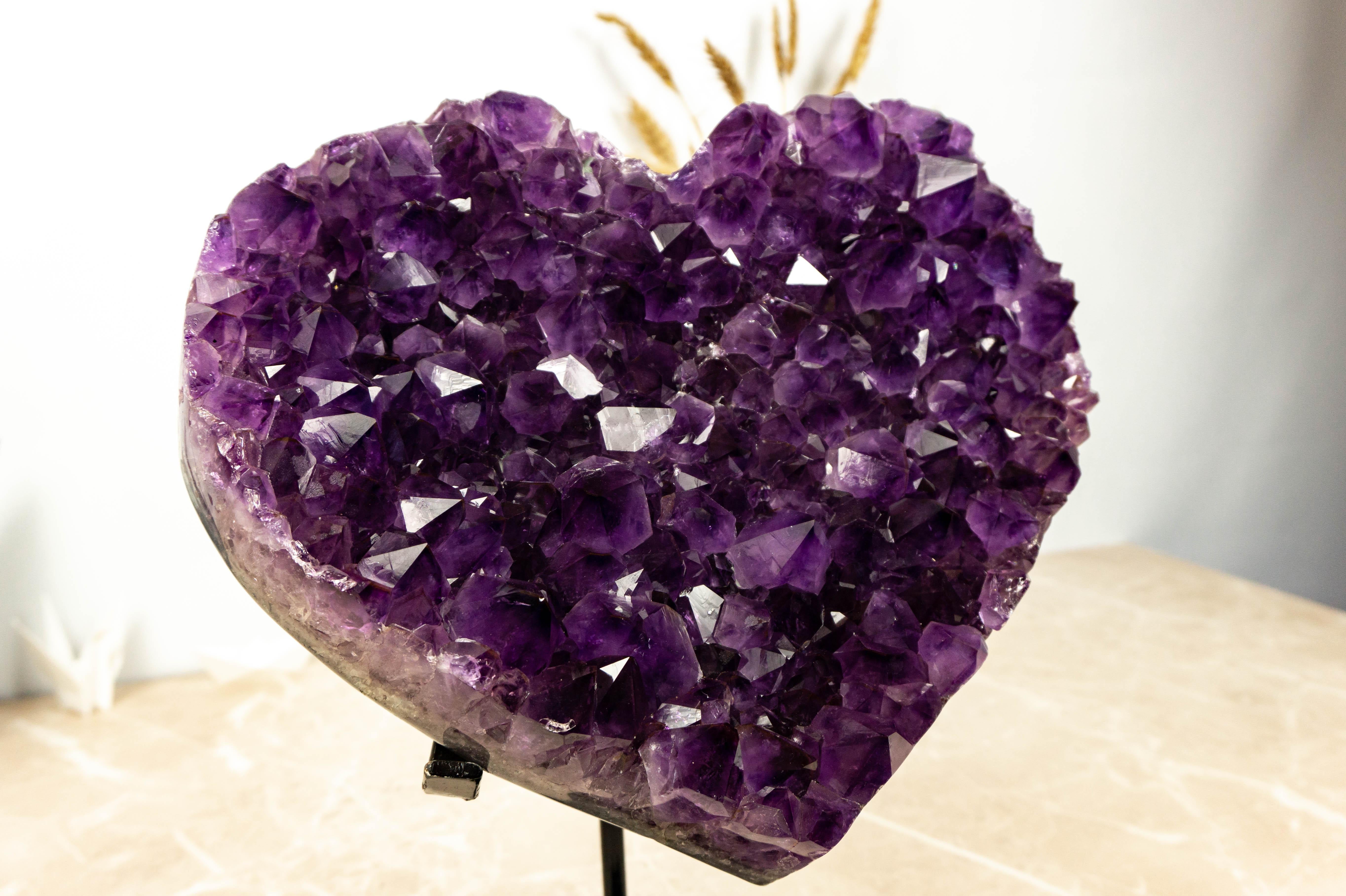 Hand-carved Amethyst Heart featuring Large AAA Deep Purple Amethyst Druzy In New Condition For Sale In Ametista Do Sul, BR