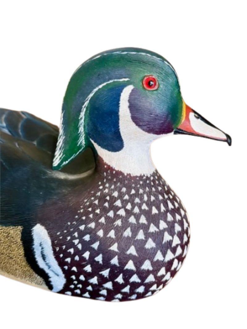 Pin Canard Drake en bois sculpté et décoré à la main par Jean Charles Berruet, Nantucket en vente