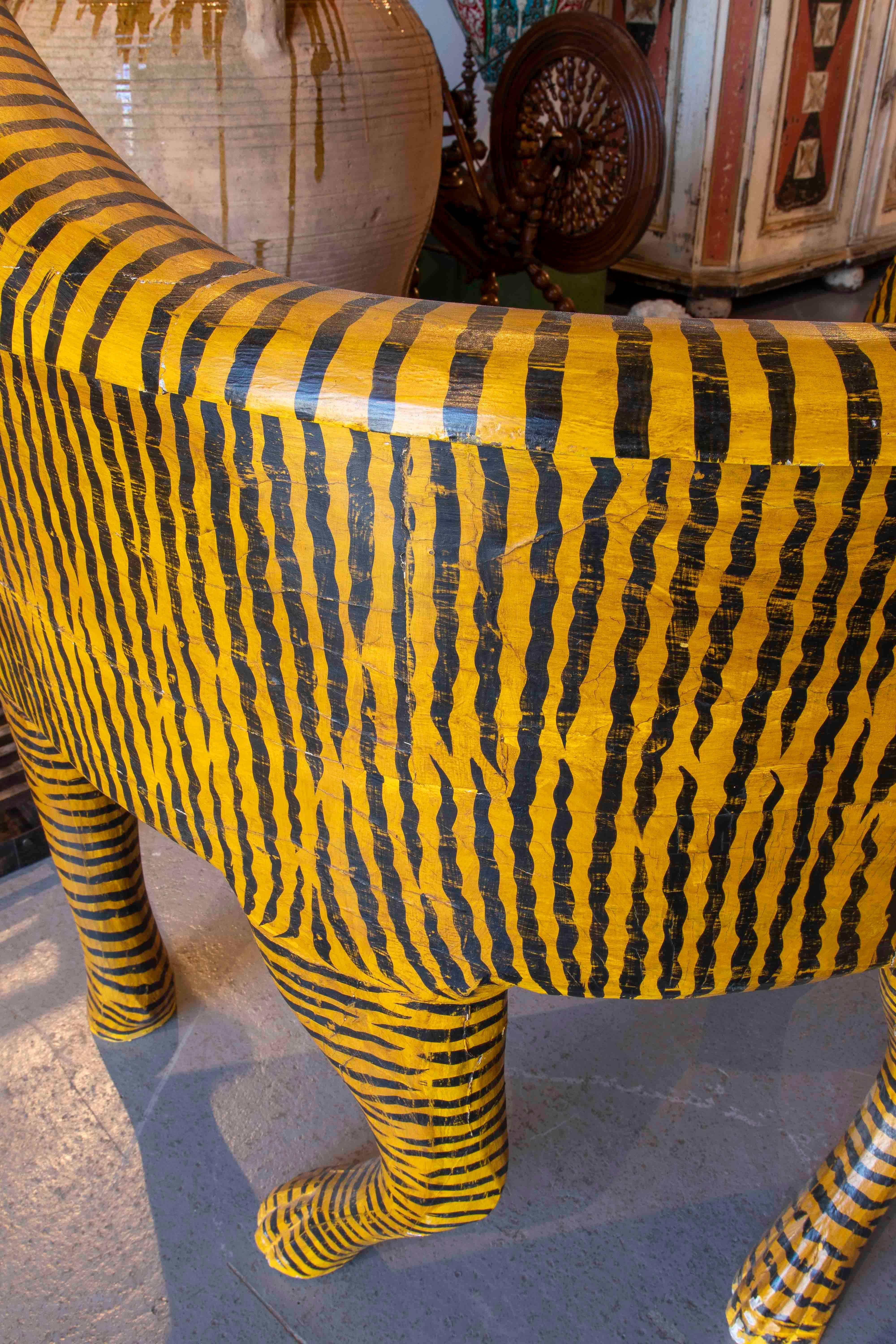 Poltrone Tigre in legno intagliate e dipinte a mano in vendita 5