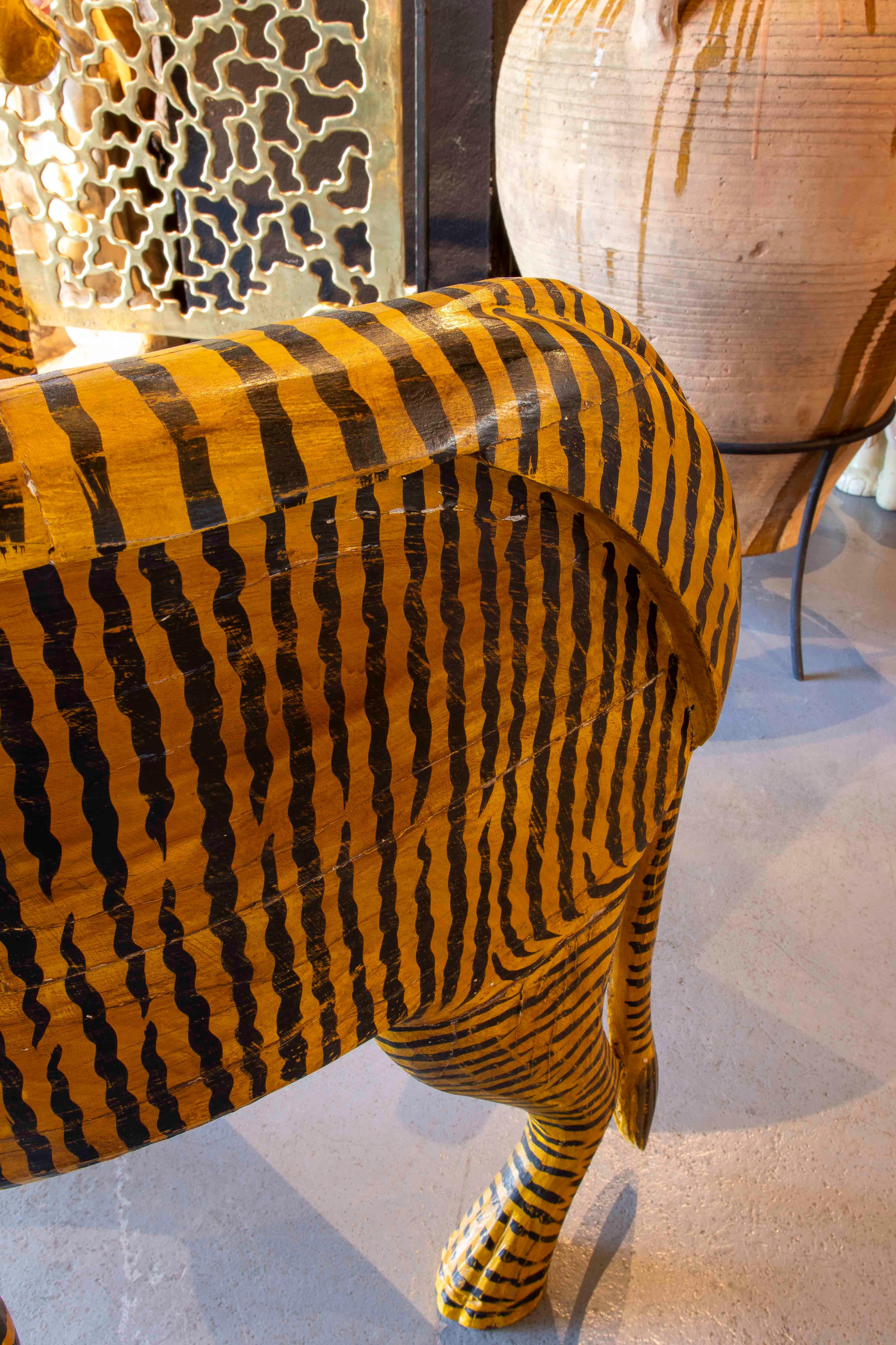 Poltrone Tigre in legno intagliate e dipinte a mano in vendita 7