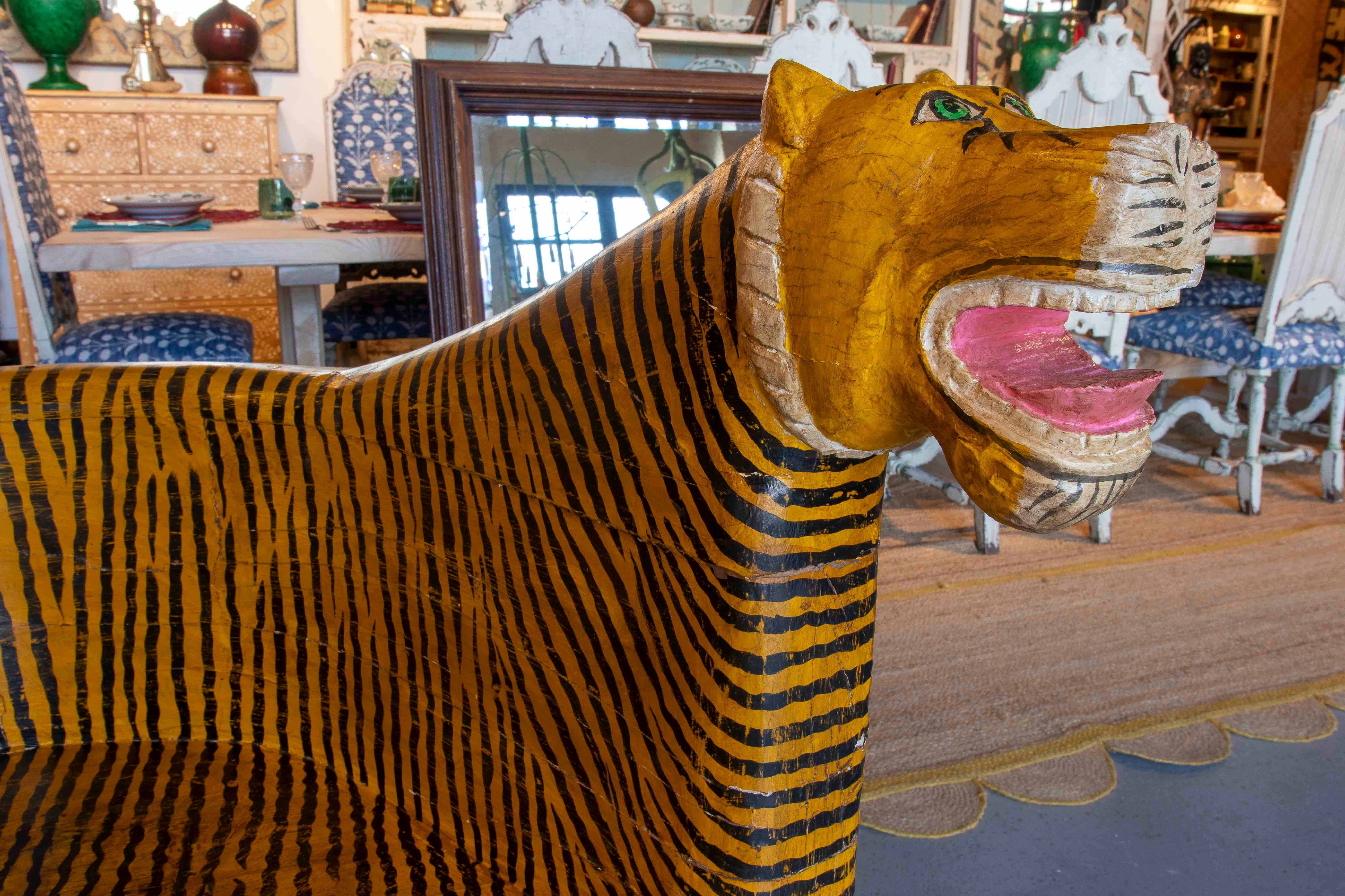 Poltrone Tigre in legno intagliate e dipinte a mano in vendita 9