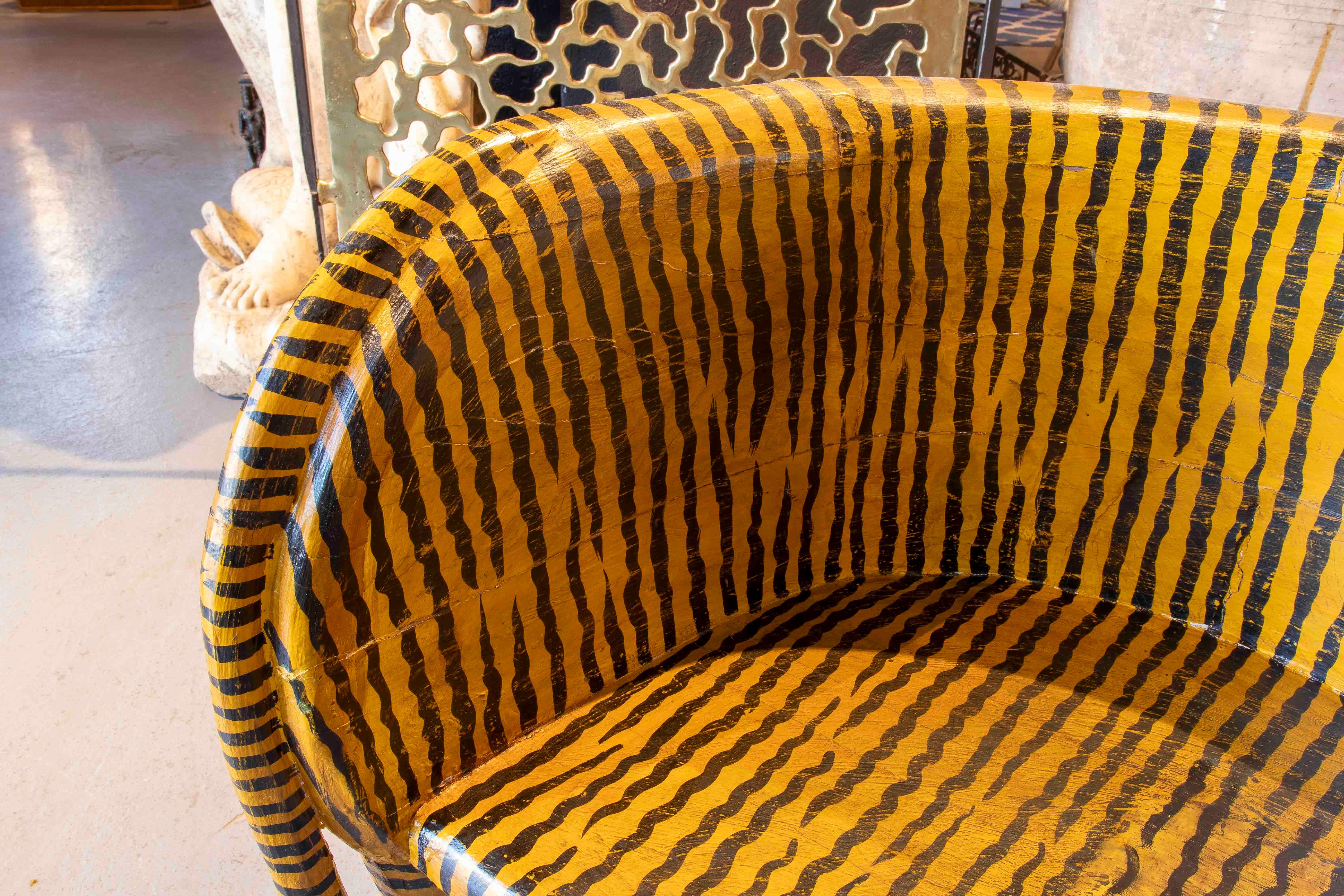 Legno Poltrone Tigre in legno intagliate e dipinte a mano in vendita