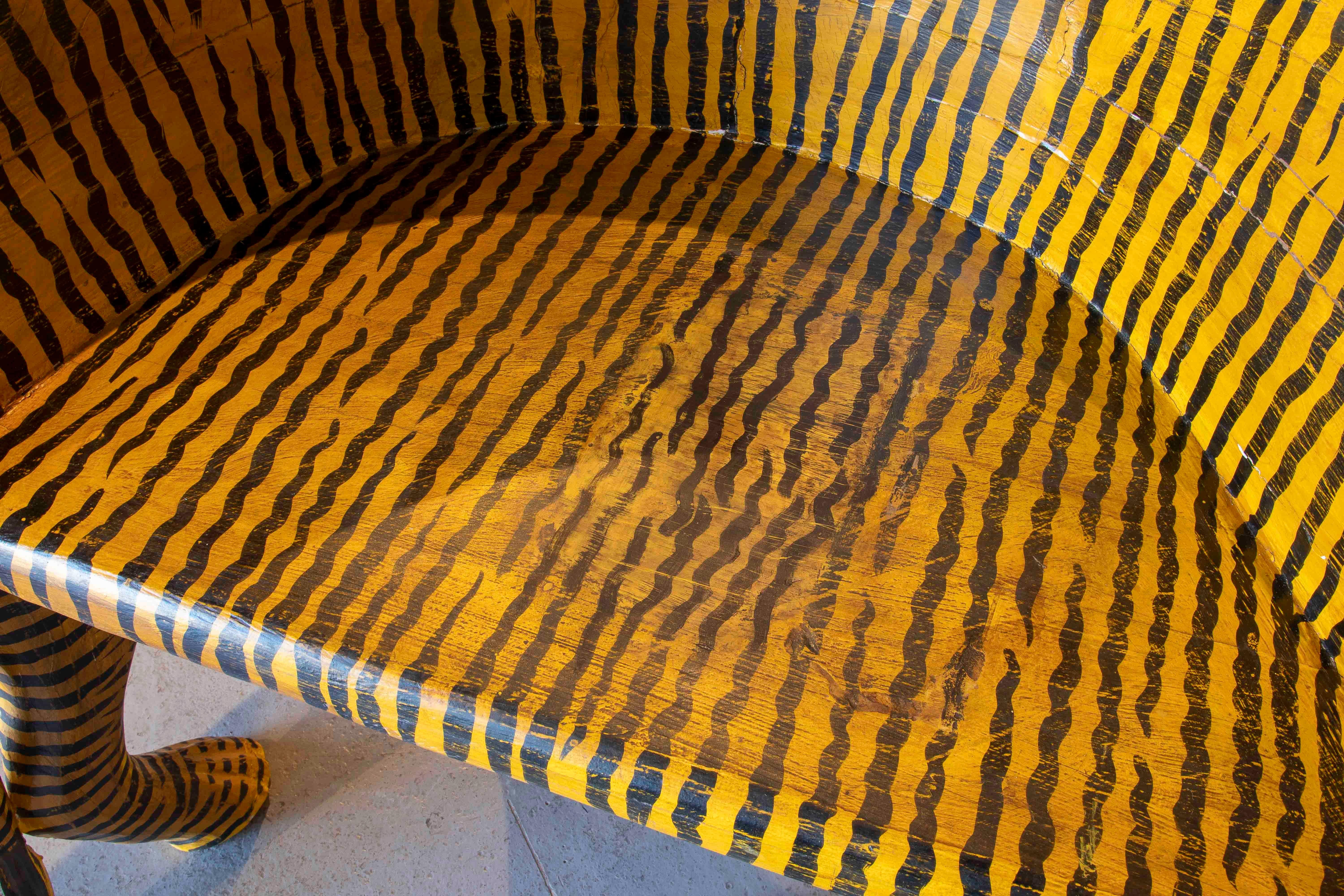 Poltrone Tigre in legno intagliate e dipinte a mano in vendita 2