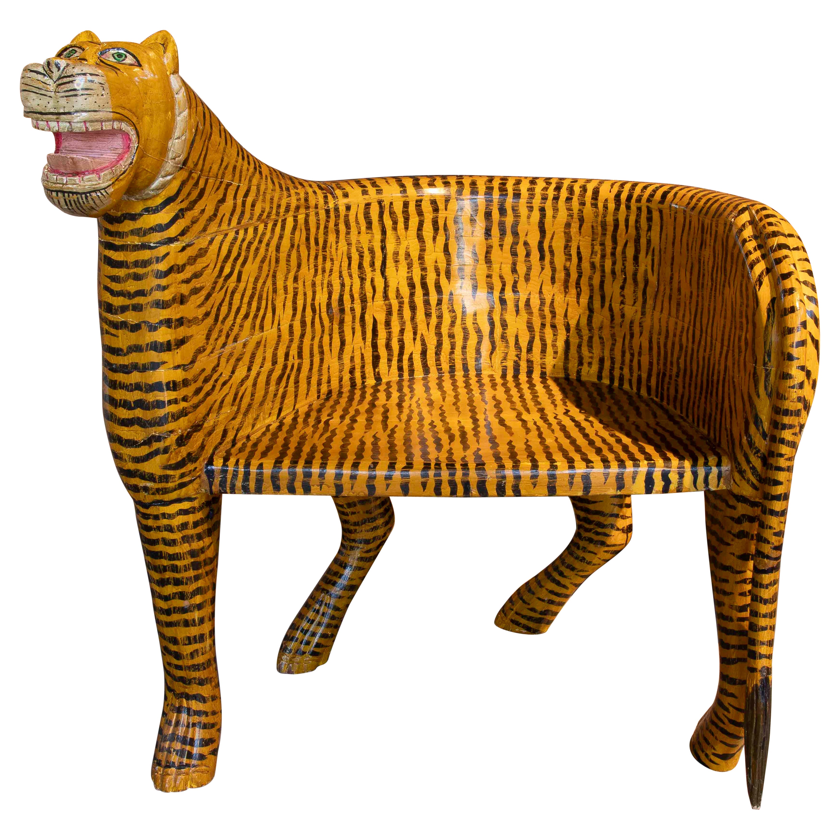 Handgeschnitzte und handbemalte Tigersessel aus Holz im Angebot