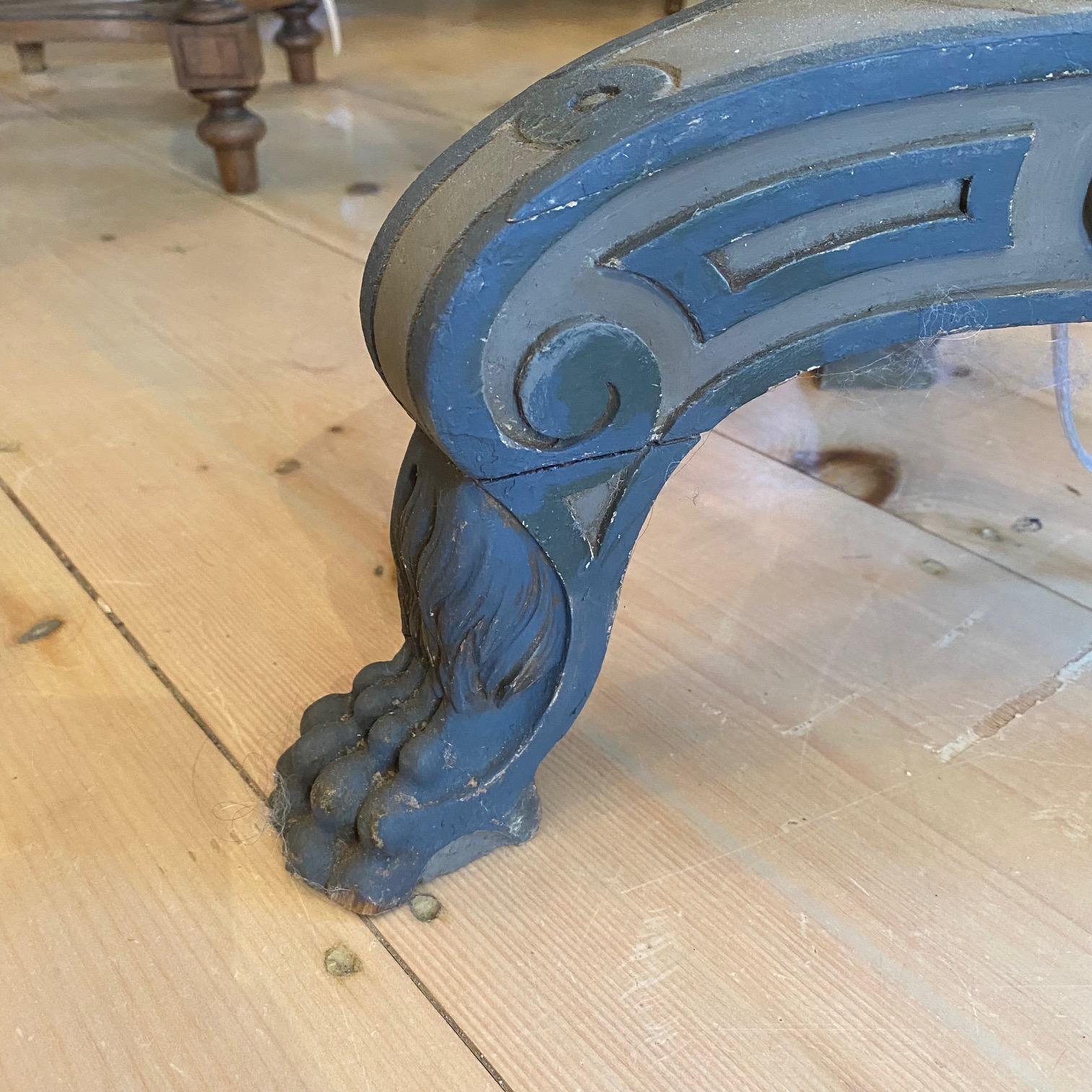 Lampada da terra francese antica intagliata e dipinta a mano in vendita 2
