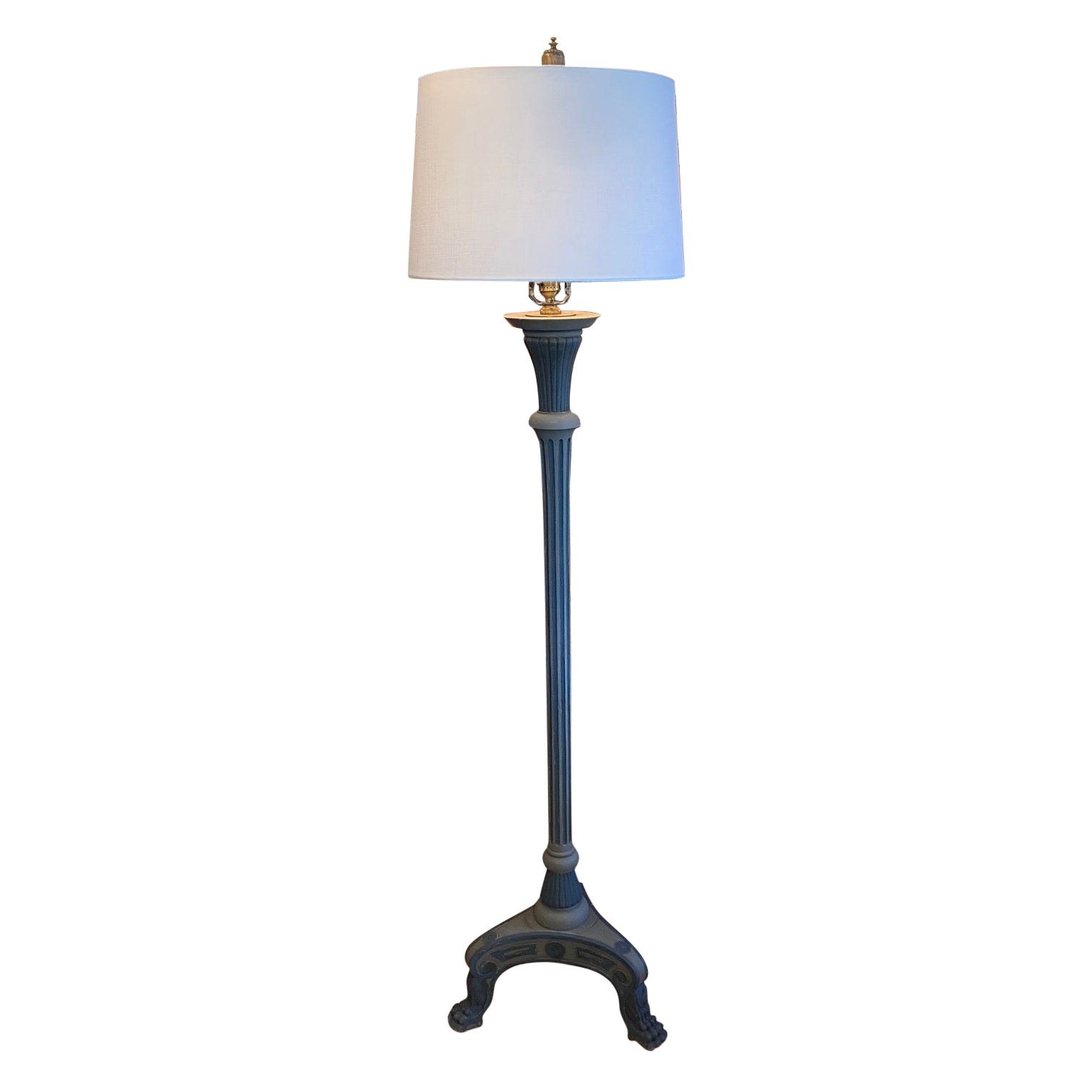Lampada da terra francese antica intagliata e dipinta a mano in vendita