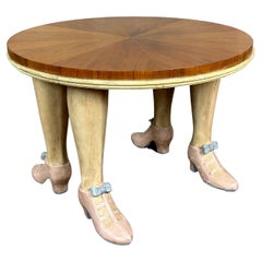 Handgeschnitzter und bemalter Couchtisch aus Holz mit rosa Schuhen, Volkskunst-Akzent