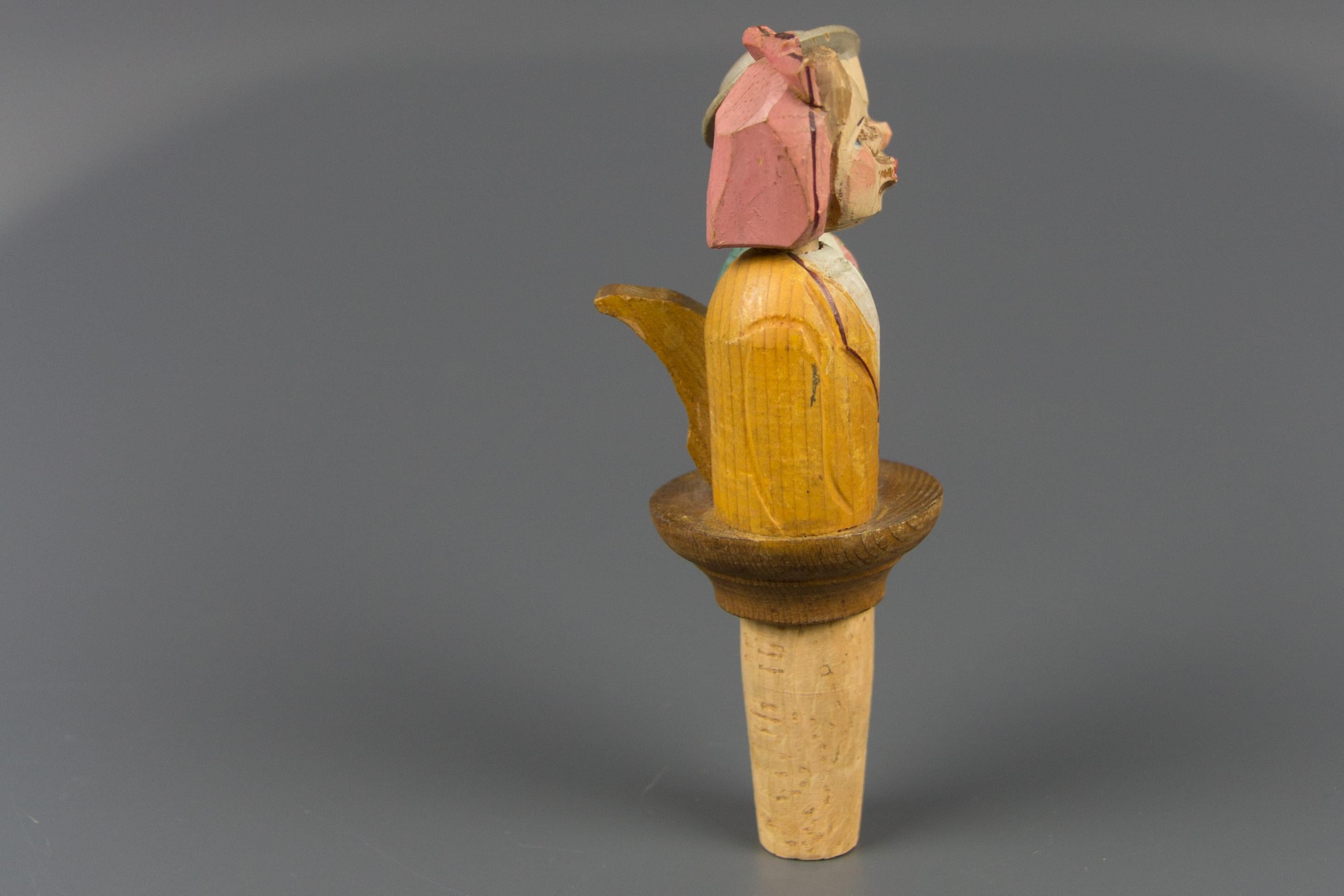 Hand Carved and Painted Mechanical Wooden Bottle Stopper Kissing Couple, 1950s In Good Condition In Barntrup, DE