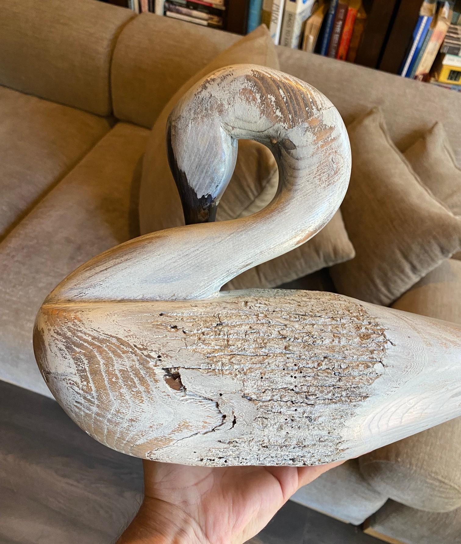 Sculpture d'appelant en bois vintage signée, sculptée et peinte à la main, représentant un cygne en train de se prélasser en vente 8