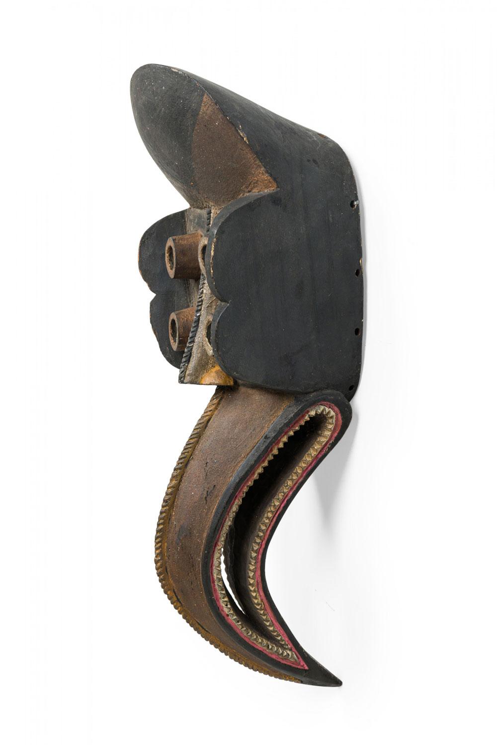 Hand geschnitzt und bemalt Wood Mask Wandtafel in Form eines Vogels (Sonstiges) im Angebot