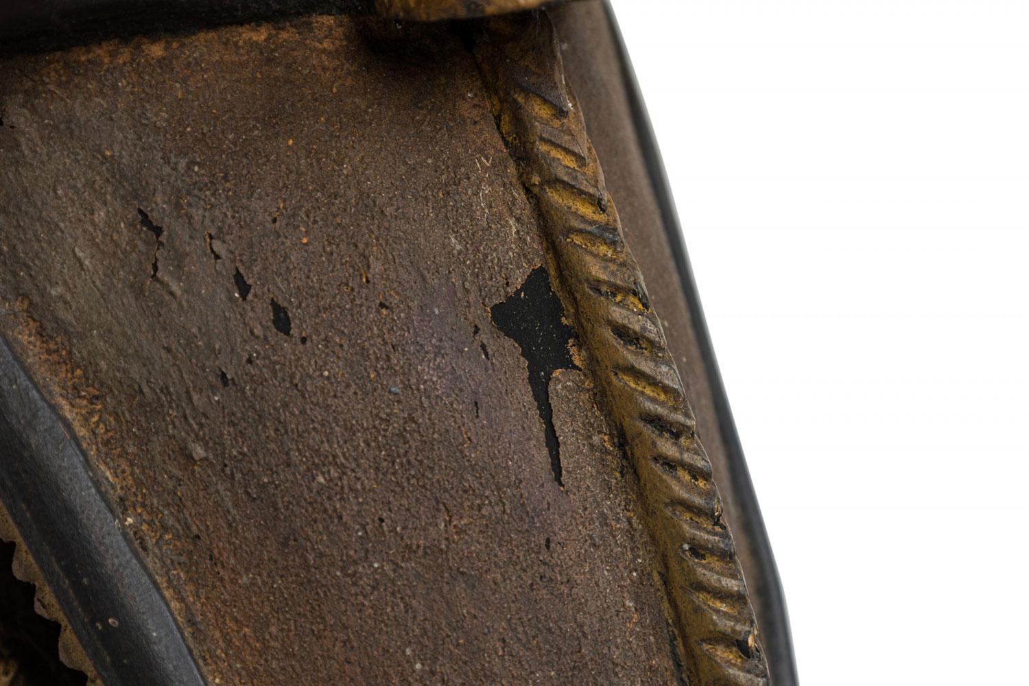 Hand geschnitzt und bemalt Wood Mask Wandtafel in Form eines Vogels (Farbe) im Angebot