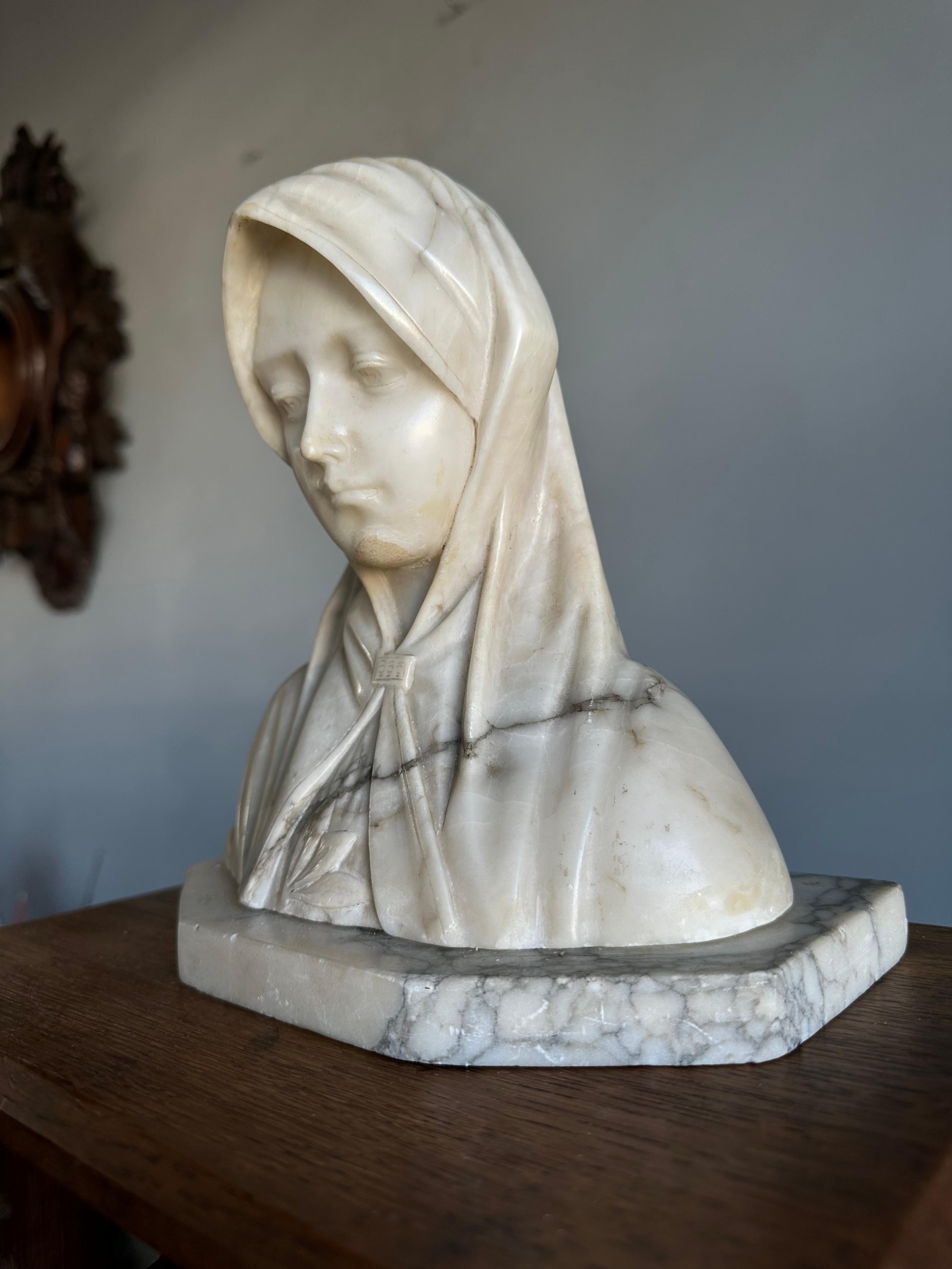 Hand Carved Antique Alabaster Bust Sculpture of Saint Clare of Assisi ca. 1915 In Good Condition For Sale In Lisse, NL