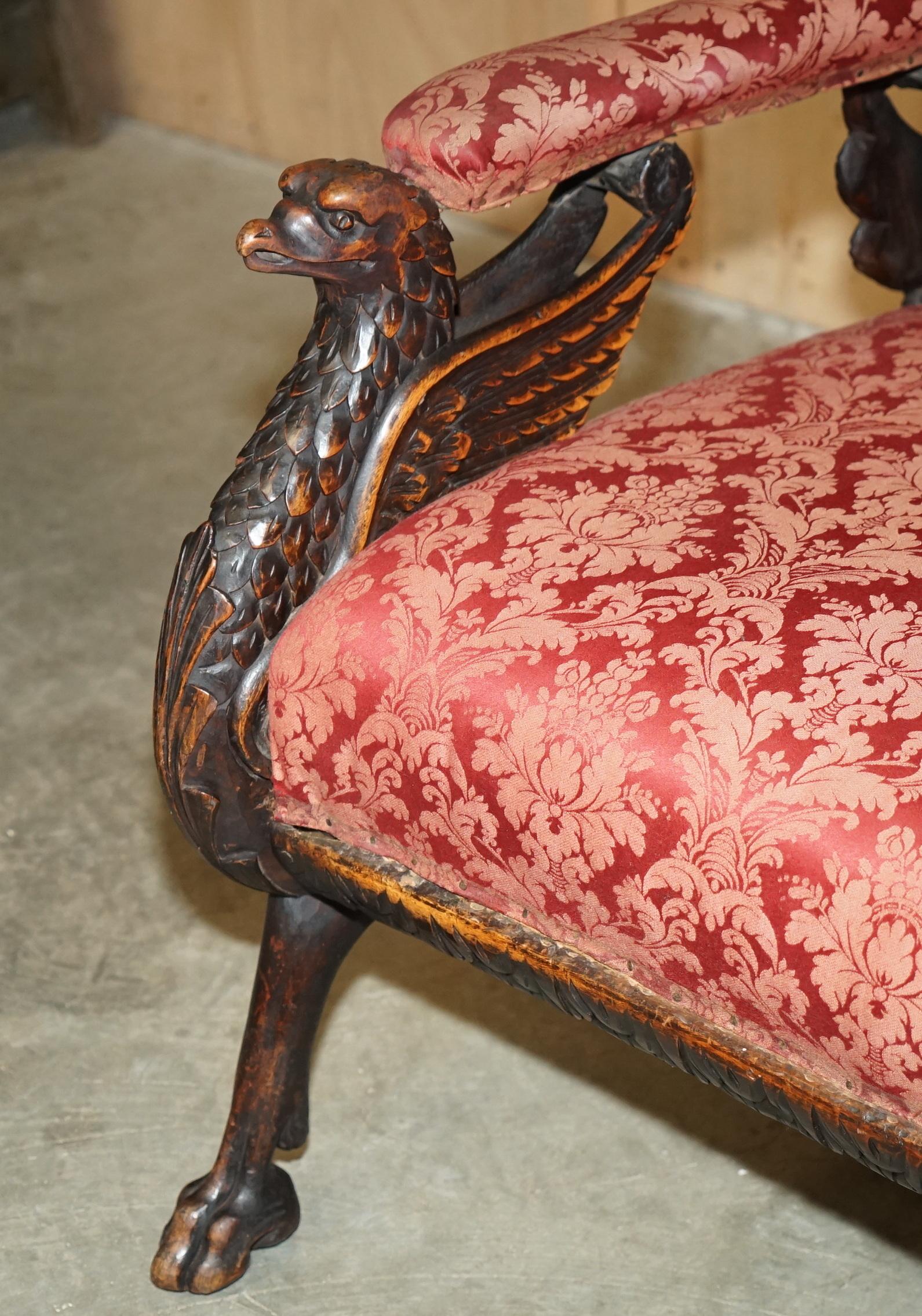 Tappezzeria Poltrona da braccio intagliata a mano dell'impero francese GRIFFIN ARMORIAL CREST COAT OF ARMS in vendita
