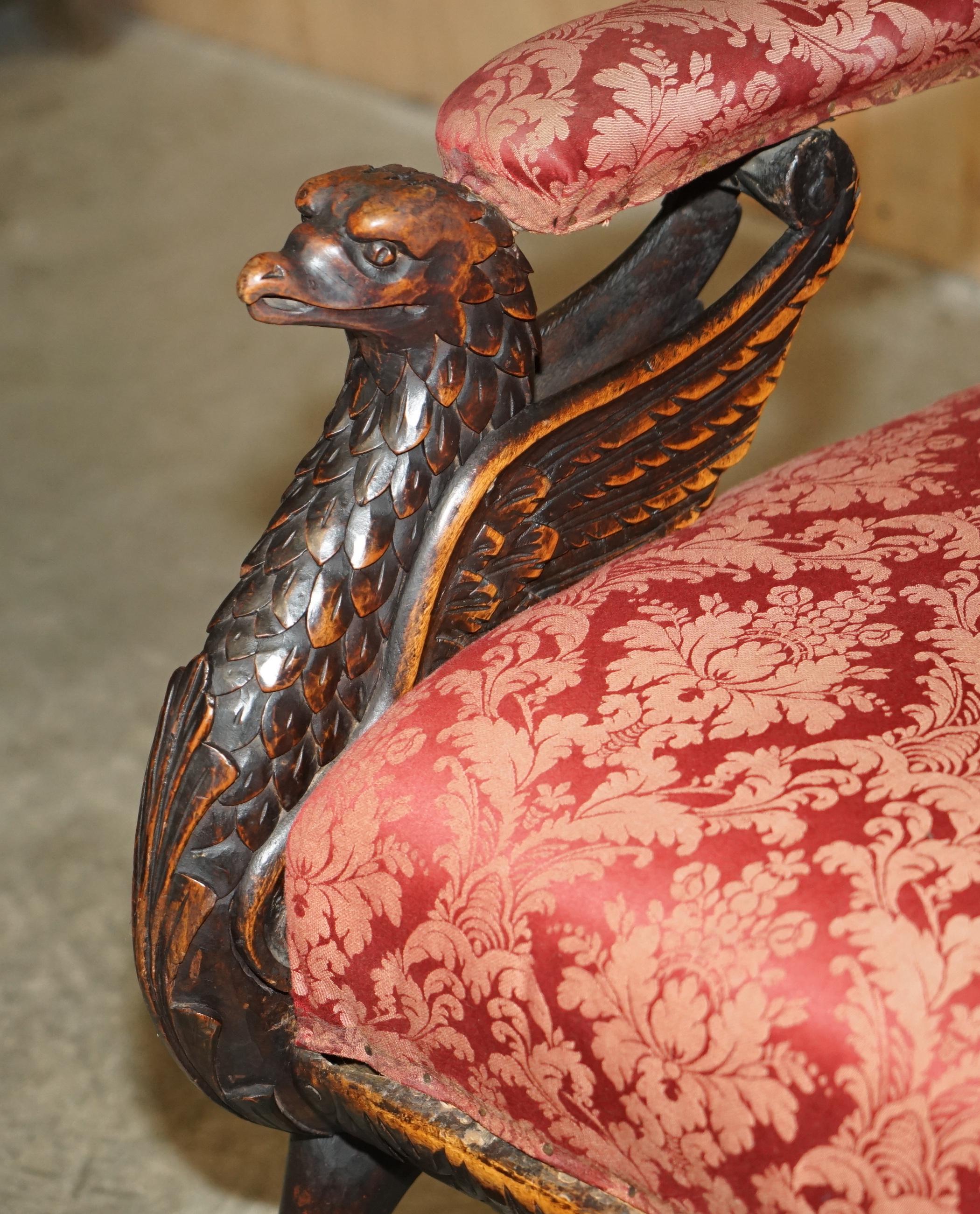 Poltrona da braccio intagliata a mano dell'impero francese GRIFFIN ARMORIAL CREST COAT OF ARMS in vendita 1