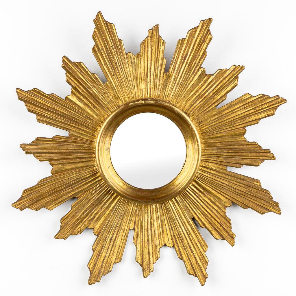 Espejo tallado a mano Antique Giltwood Sunburst Moderno de mediados de siglo en venta