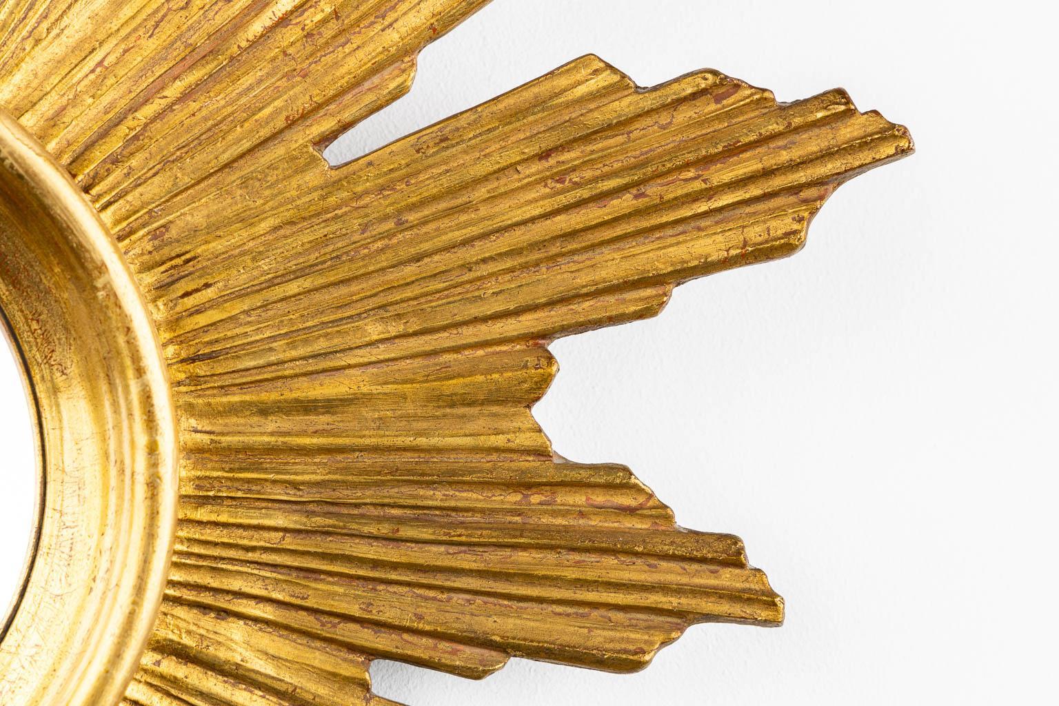 Espejo tallado a mano Antique Giltwood Sunburst Tallado a mano en venta