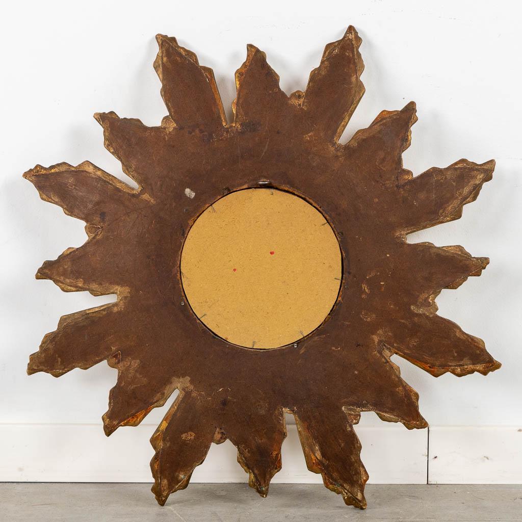Espejo tallado a mano Antique Giltwood Sunburst siglo XX en venta