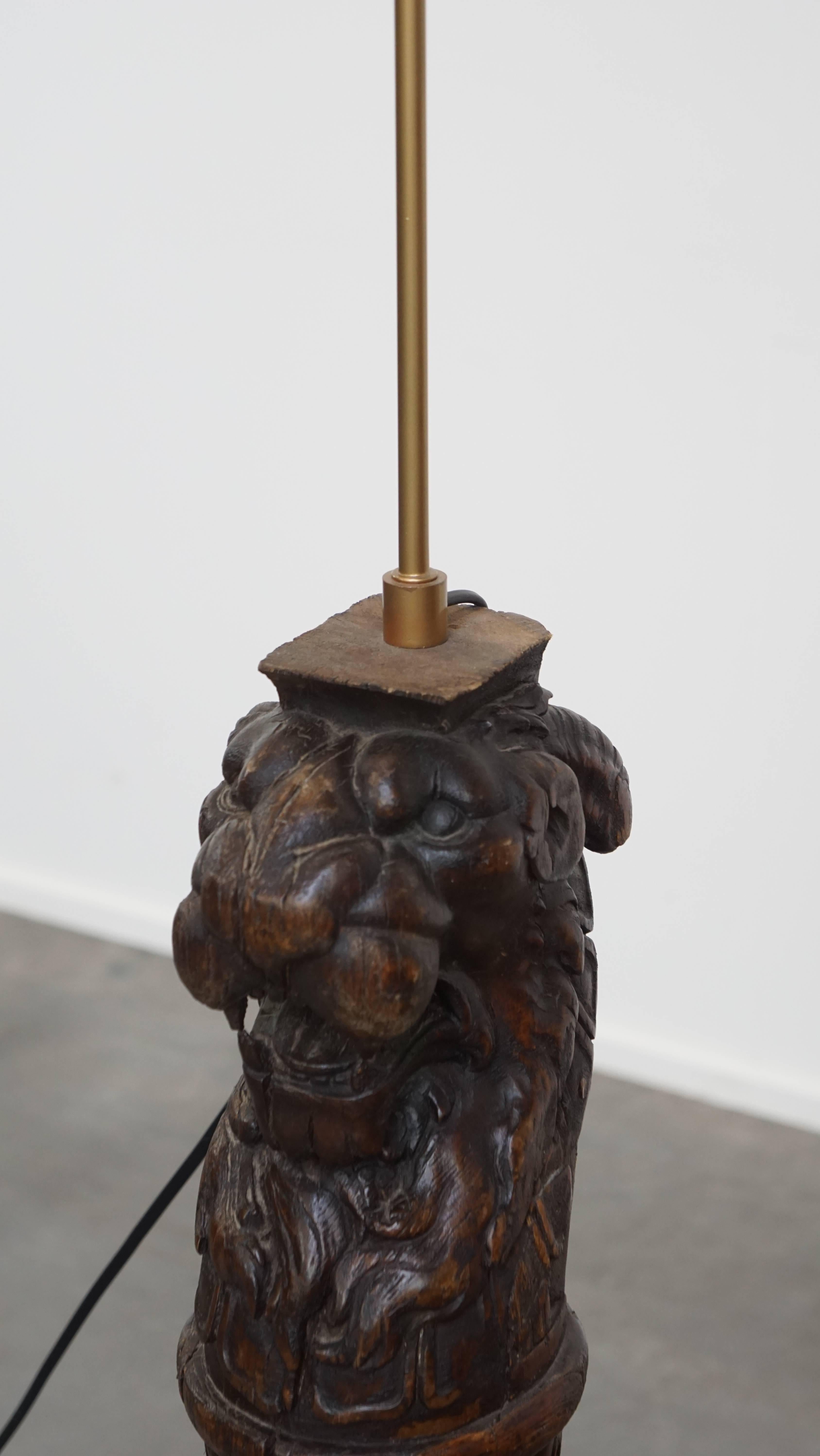 Classical Roman Hand-Carved Antique Wooden Floor Lamp with Lion Head For Sale
