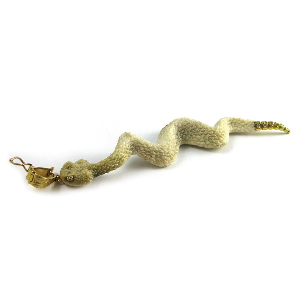 Handgeschnitzter Schlangengeweih-Anhänger mit 18k Gold und Diamanten im Zustand „Neu“ im Angebot in Solana Beach, CA