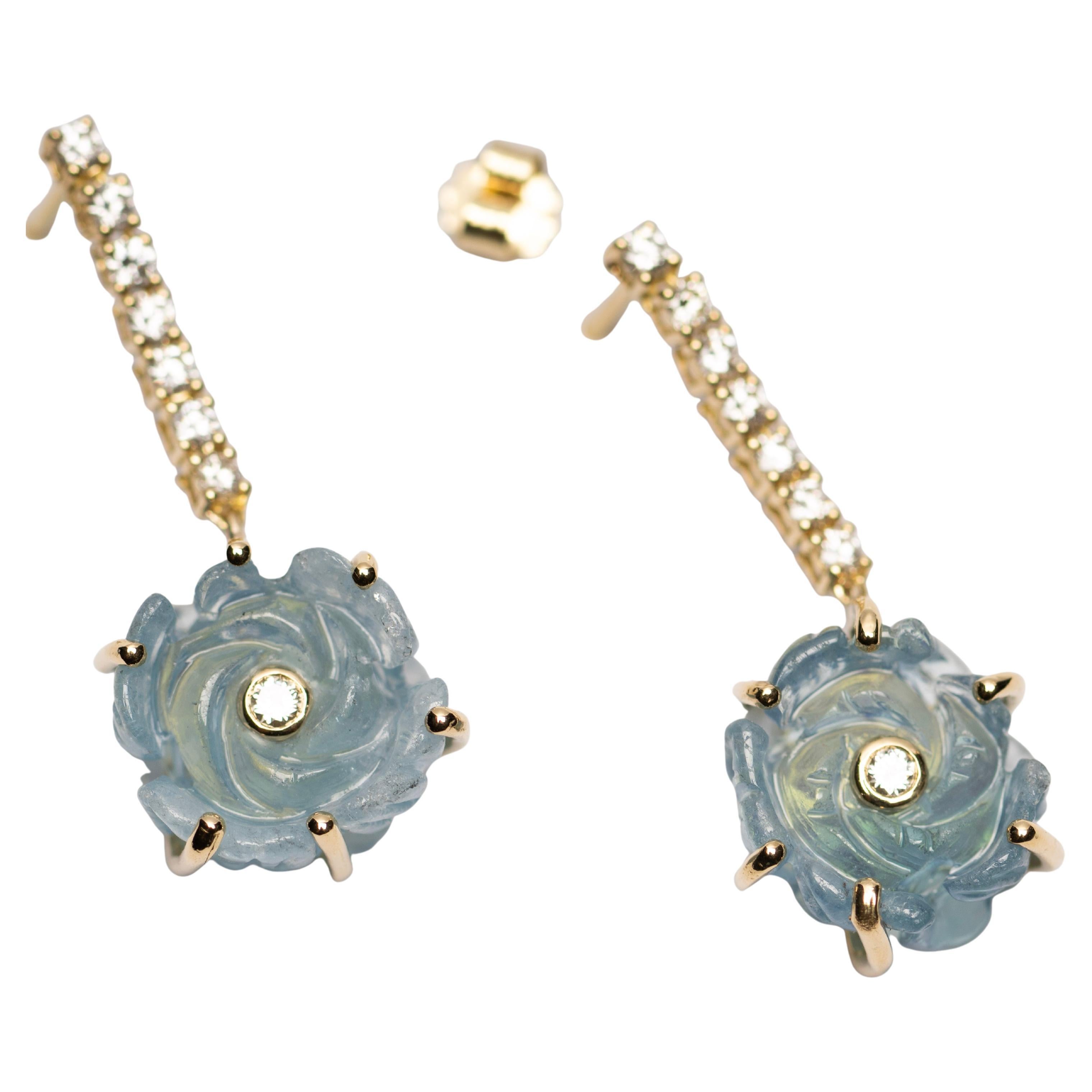 Boucles d'oreilles pendantes en or 18 carats avec aigue-marine et diamants sculptés à la main