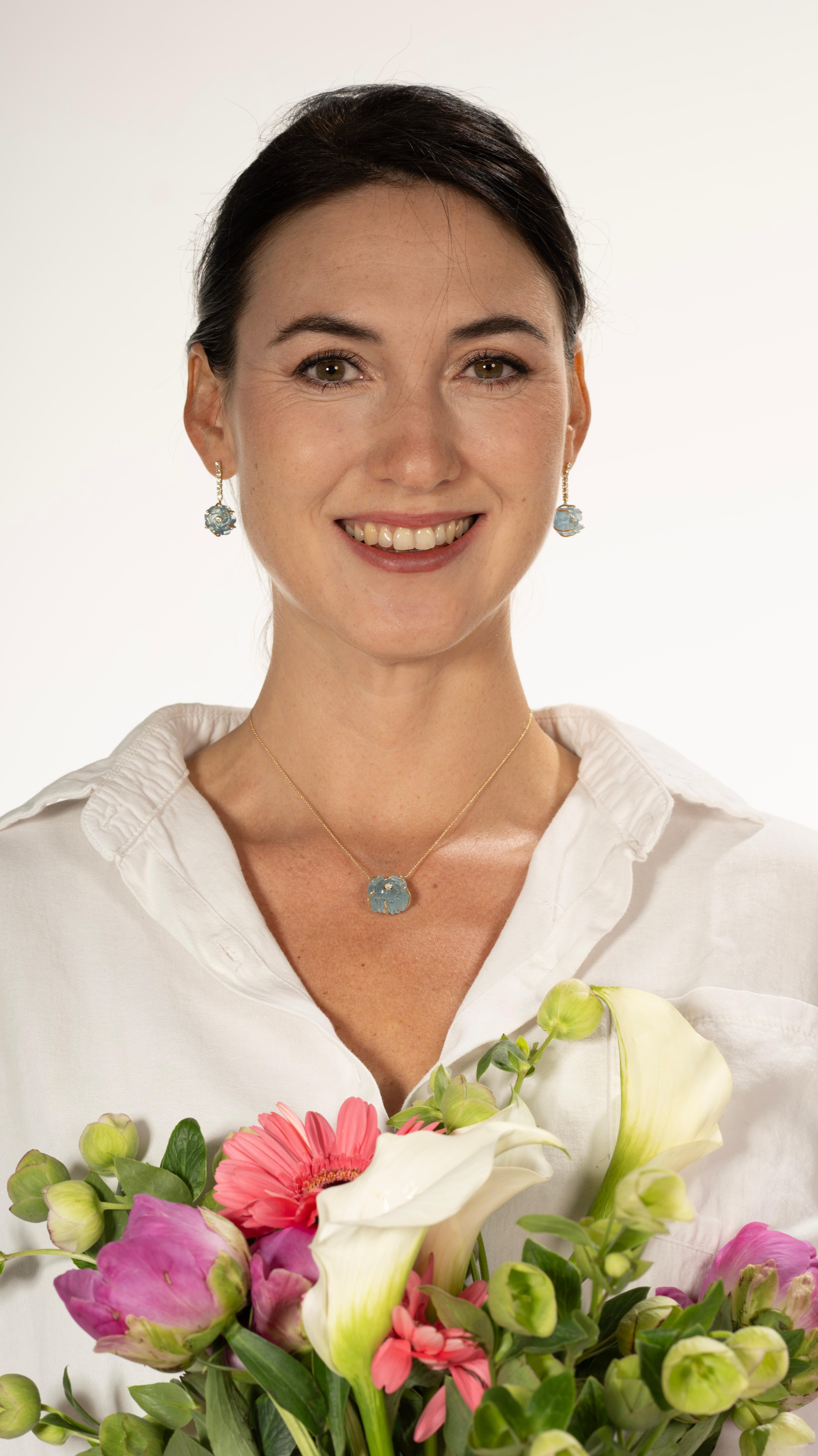 Collier en or jaune 18 carats avec pendentif aigue-marine et diamant sculpté à la main en vente 2