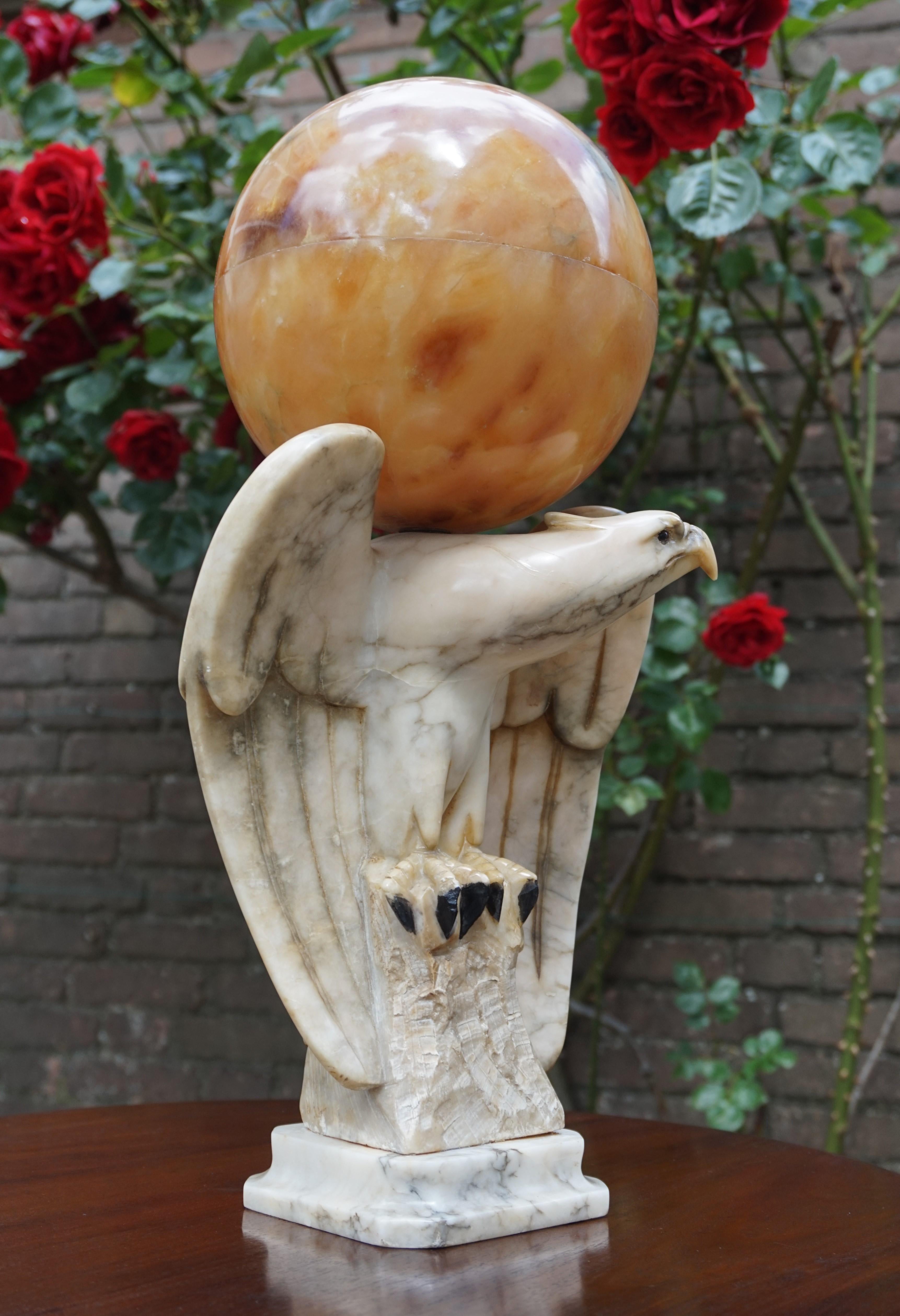 Aigle en marbre sculpté à la main:: époque Art Déco & Lampe de table à abat-jour en albâtre:: années 1920 6