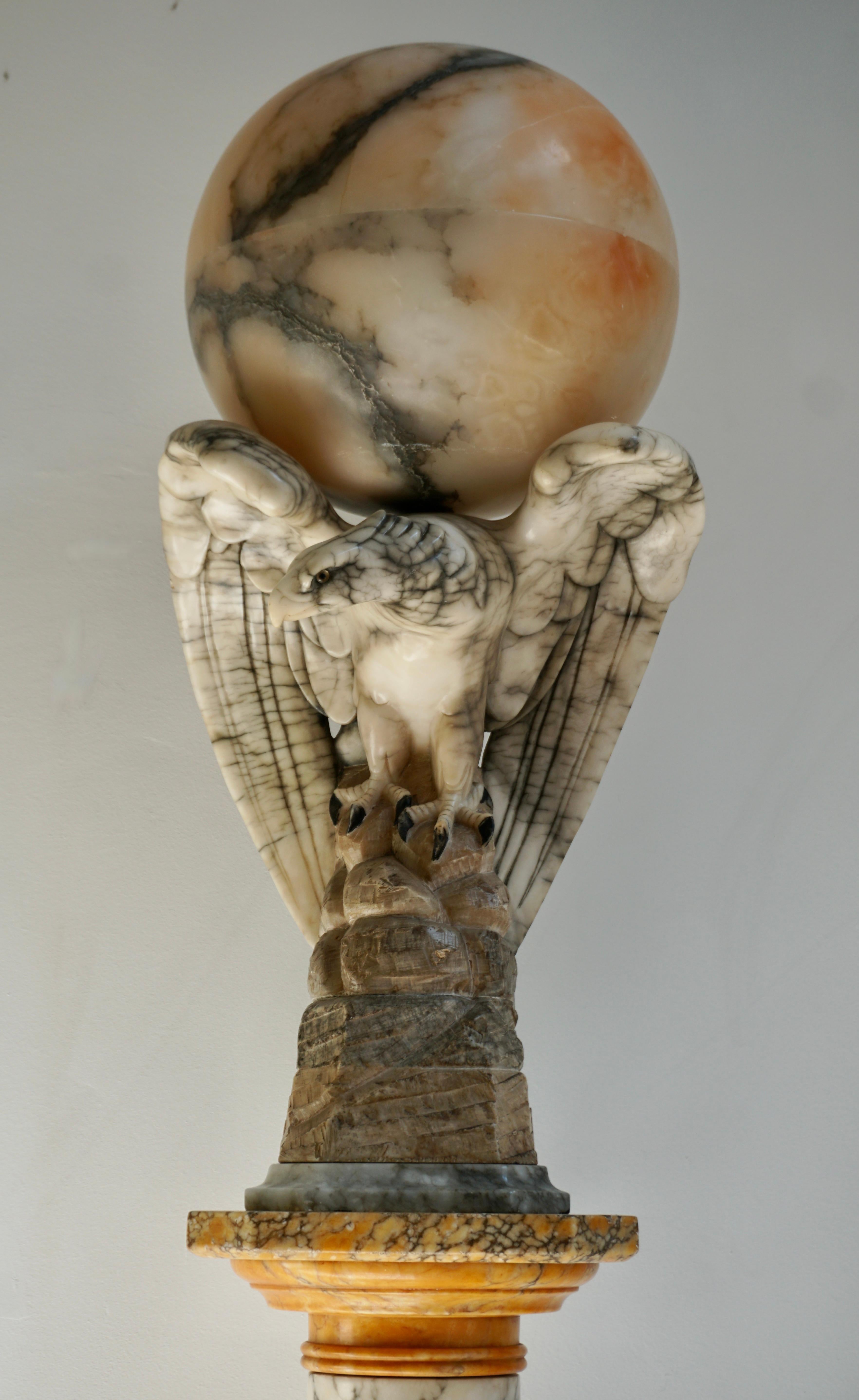 Hand Carved Art Deco Era Marble Eagle & Alabaster Globe Table Lamp on Column In Good Condition For Sale In Antwerp, BE