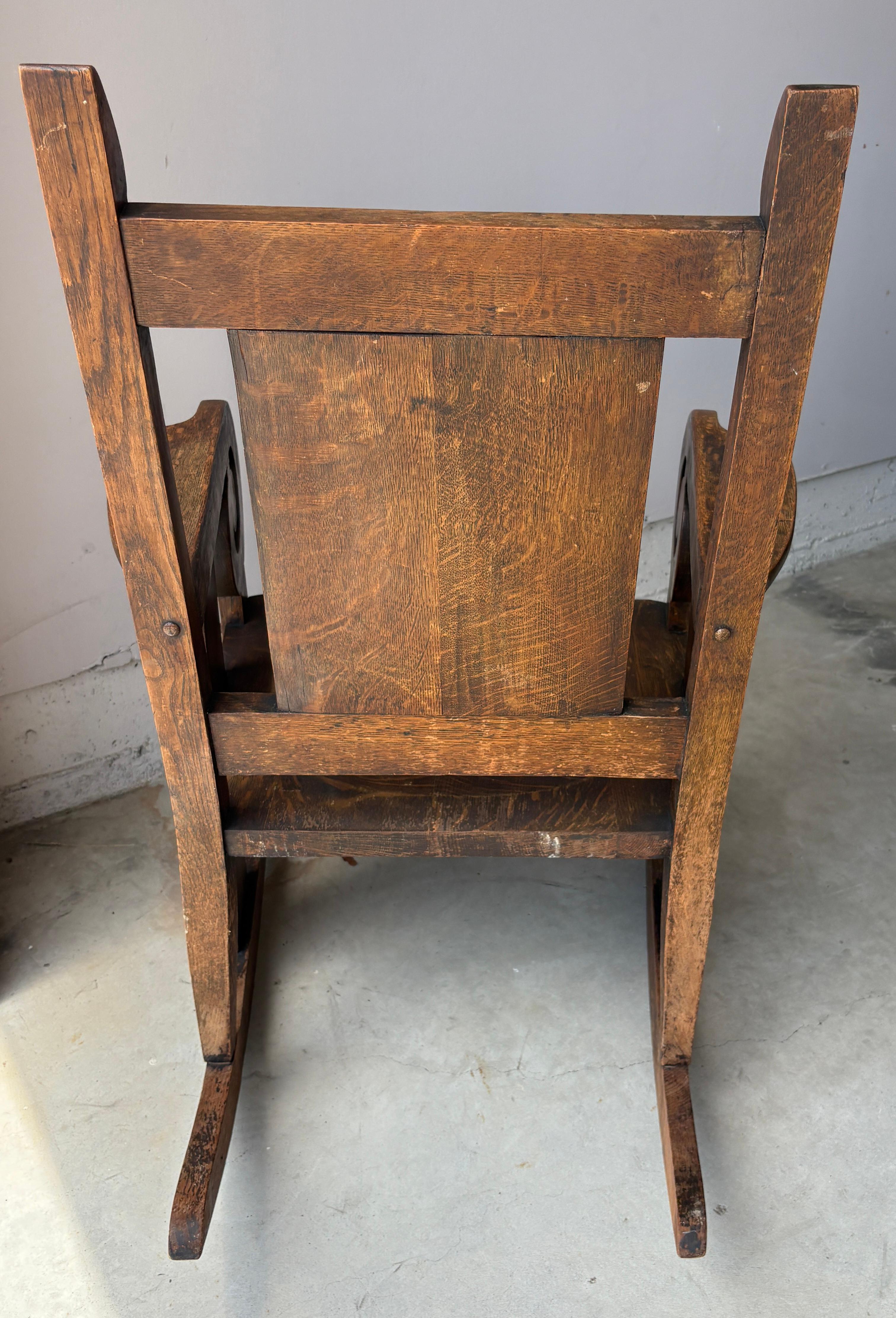 Chaise à bascule pour chiens et vétérinaires, sculptée à la main, Art Carved Bon état - En vente à Los Angeles, CA