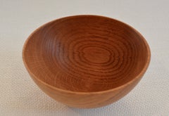 Bol en bois de chêne rouge sculpté à la main
