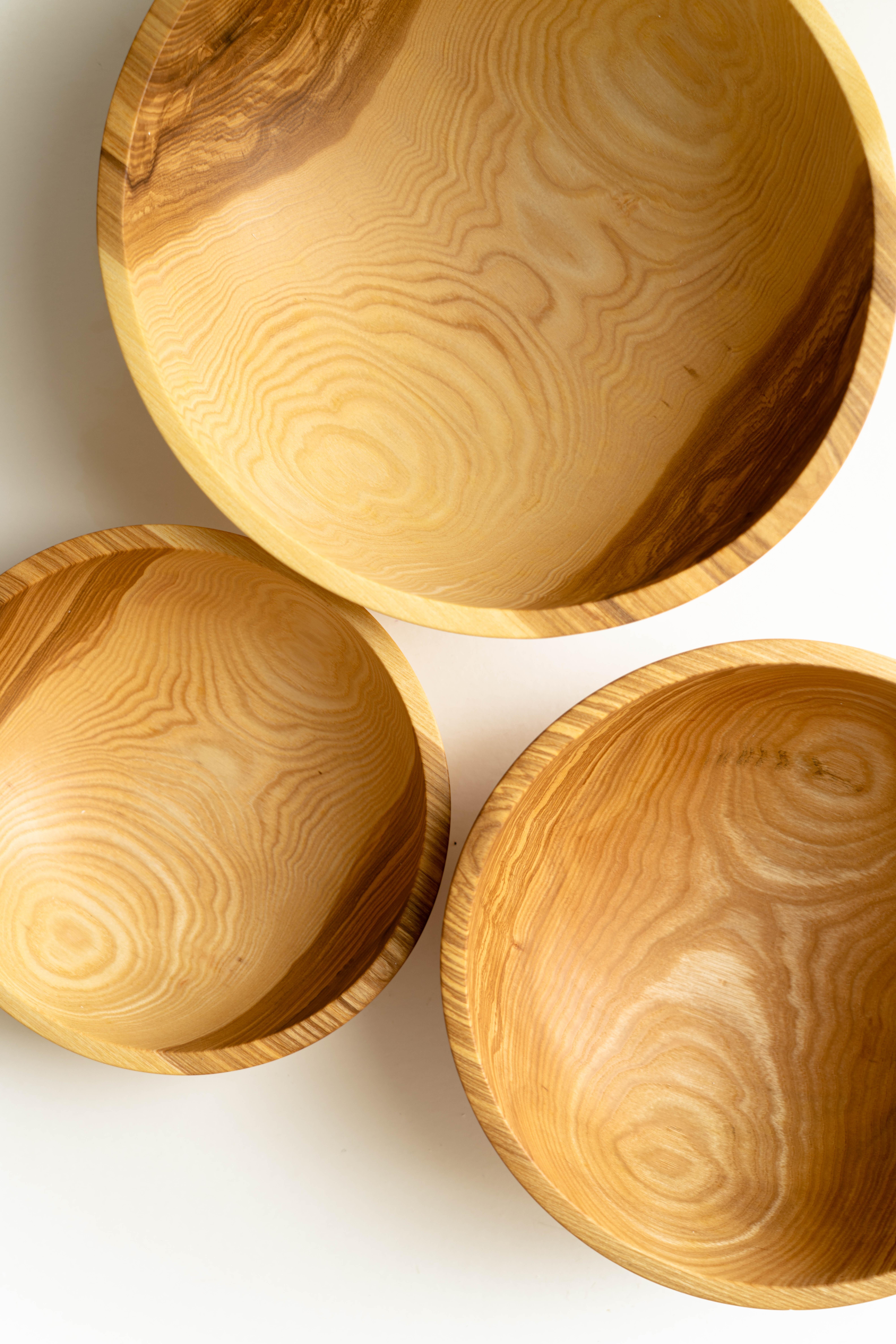 Handgeschnitztes Eschenholz Nesting Bowl Set (Ukrainisch) im Angebot