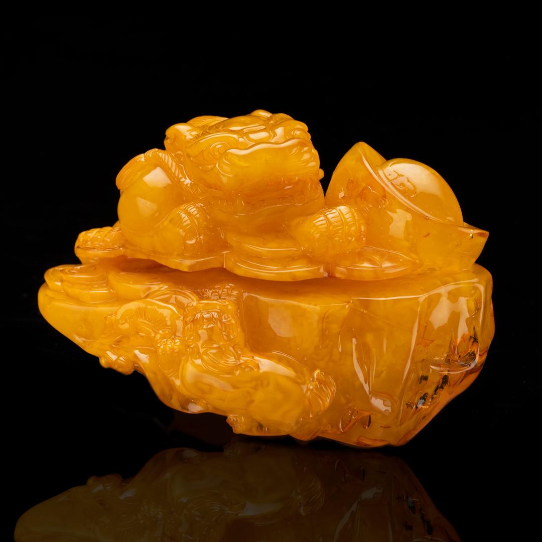 Hand-Carved Baltic Amber Dragon // 245 Grams In New Condition For Sale In New York, NY