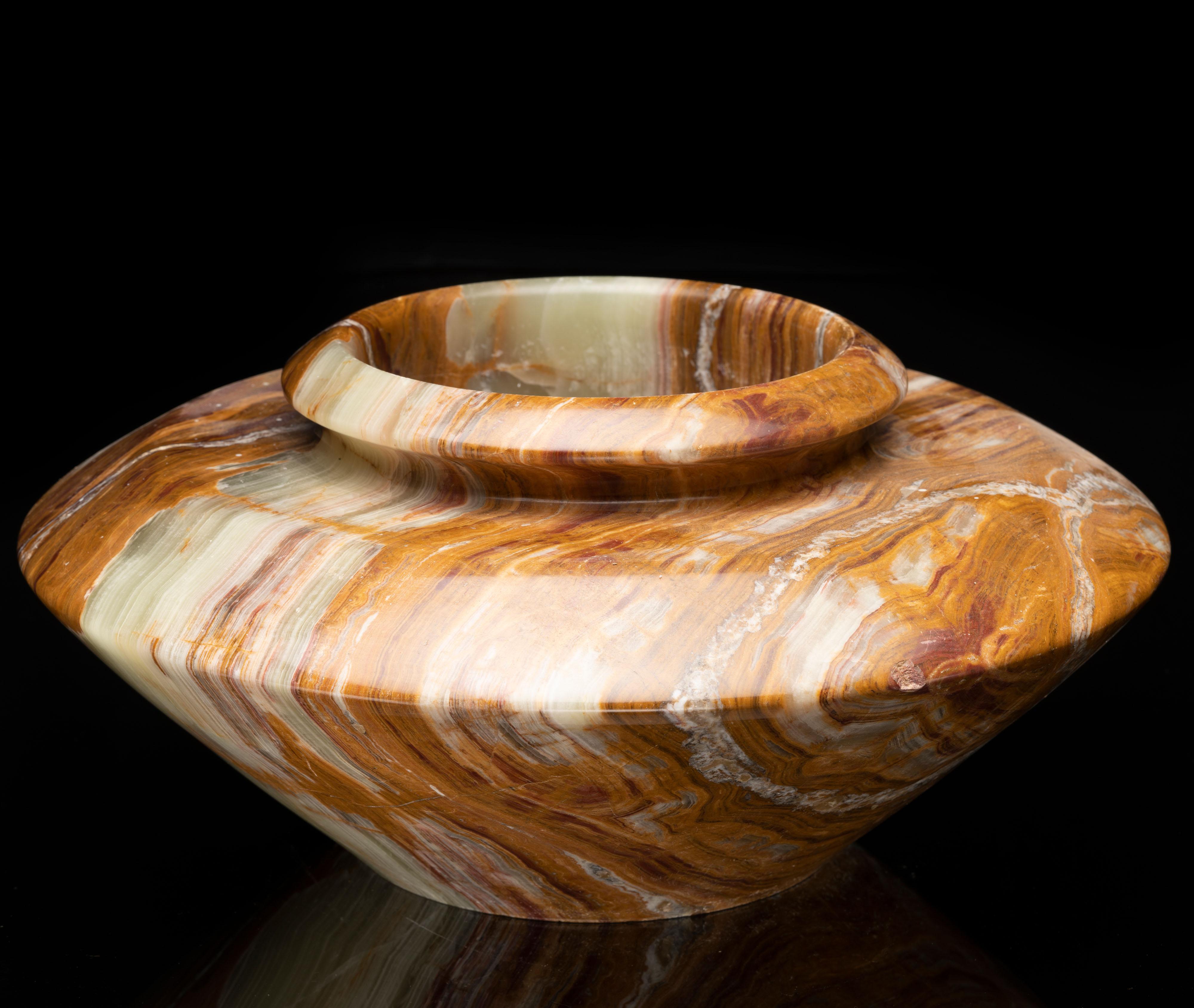 Hand-Carved Banded Onyx Flowerpot In New Condition For Sale In New York, NY