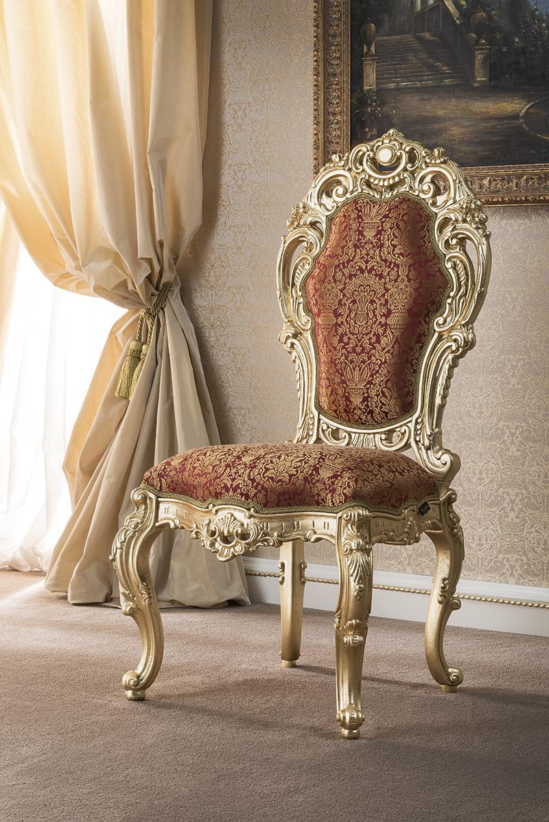 Italian Hand-Carved Baroque Chair with Sagomated Curved Legs in Red Damascus by Modenese For Sale