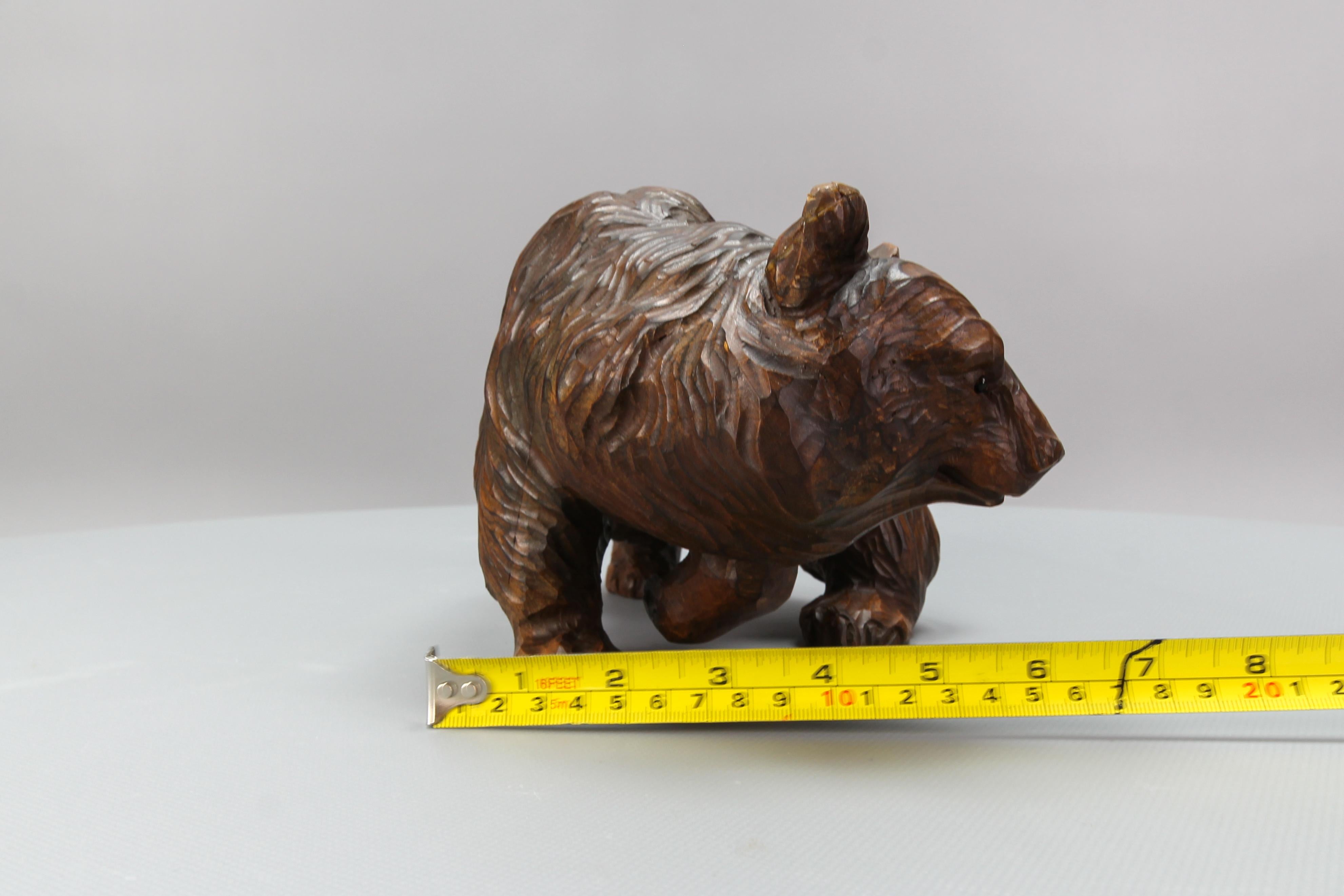 Hand Carved Bear Figure with Glass Eyes, Germany, circa 1930s For Sale 2