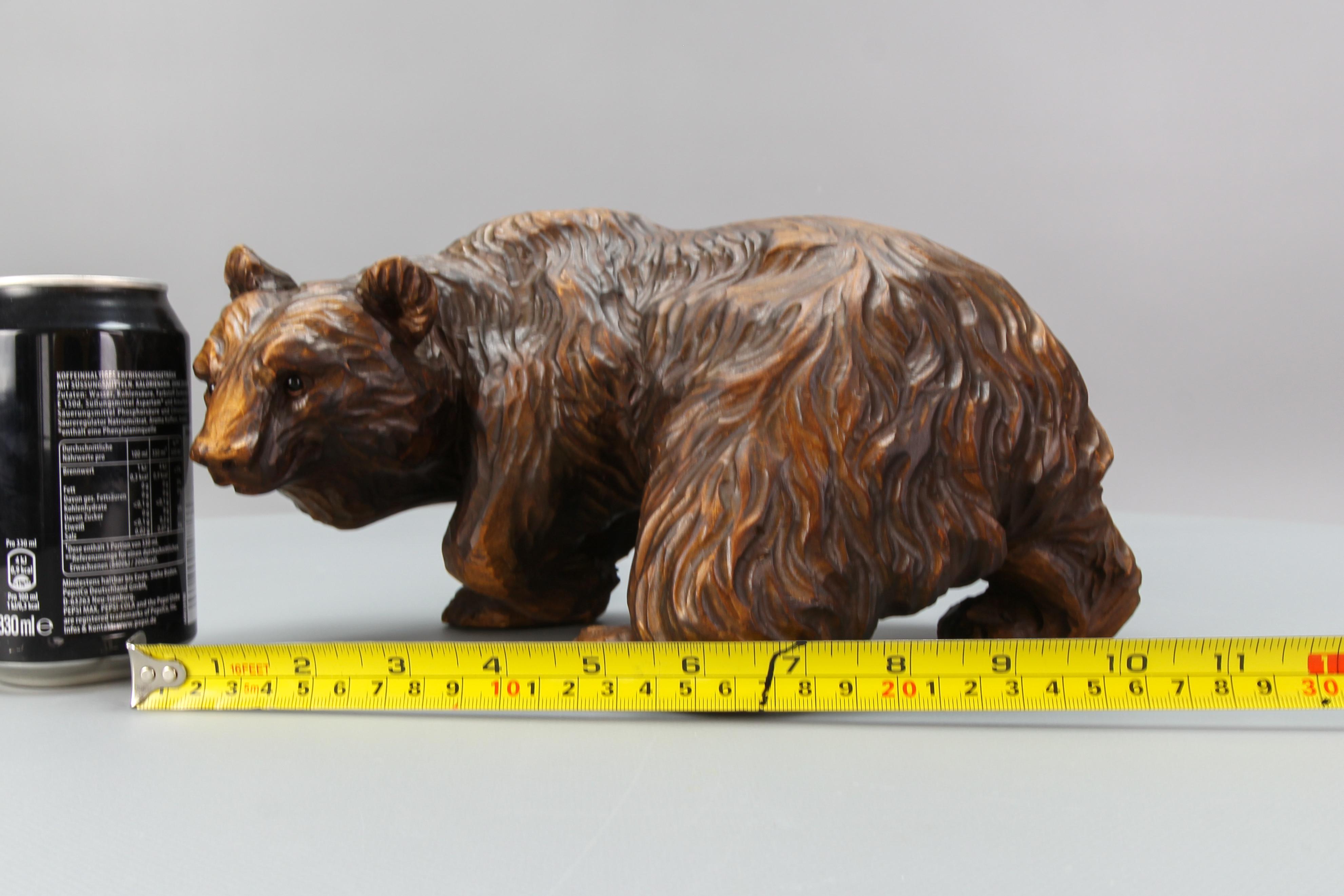 Figurine d'ours sculptée à la main avec des yeux en verre, Allemagne, vers les années 1930 en vente 2