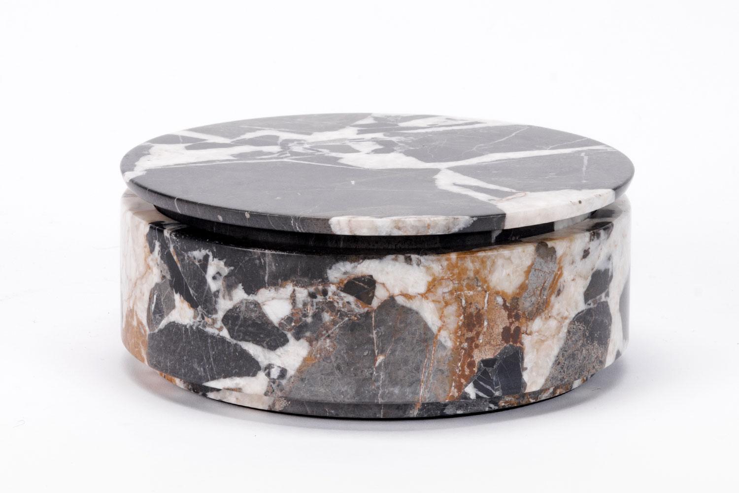 Patterned marble round flat box with engraved date + number hand carved by Gilles Caffier
 
Renowned for his unique and limited edition pieces, Gilles Caffier creates topical textures and transforms them into exquisite vases, lights and other