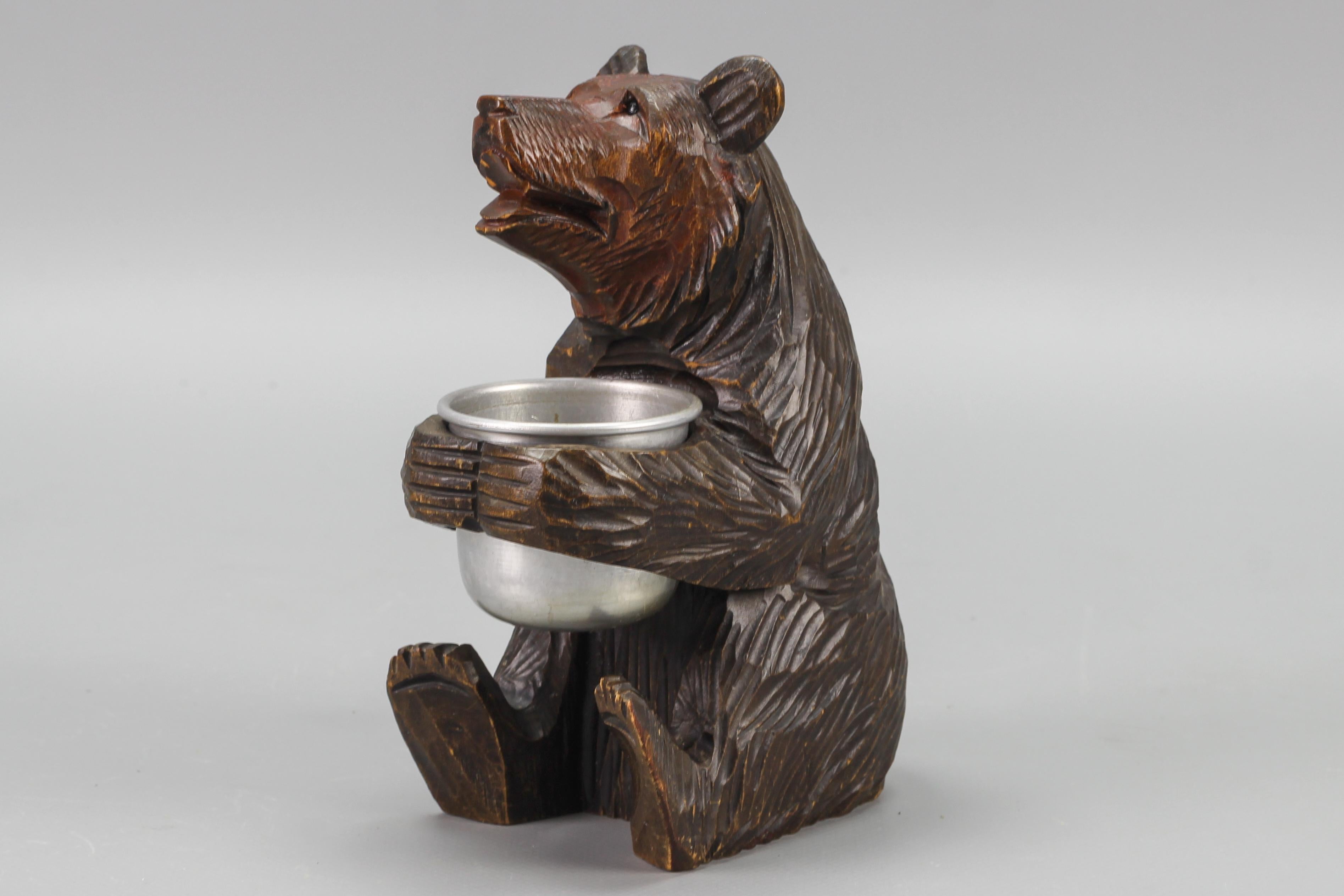 Hand-Carved Black Forest Bear with Aluminum Pot In Good Condition For Sale In Barntrup, DE
