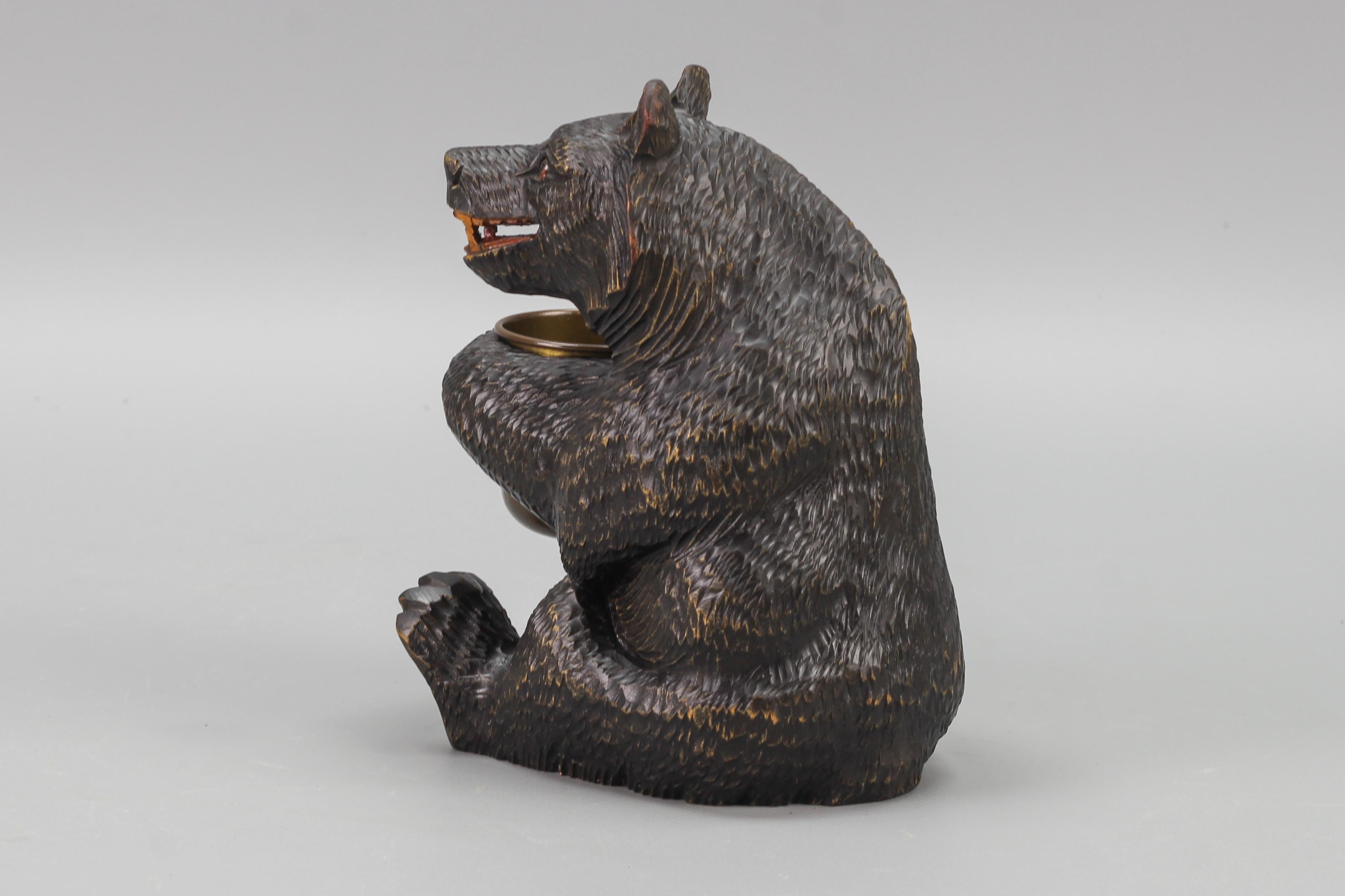 Hand-Carved Black Forest Bear with Copper Pot In Good Condition In Barntrup, DE