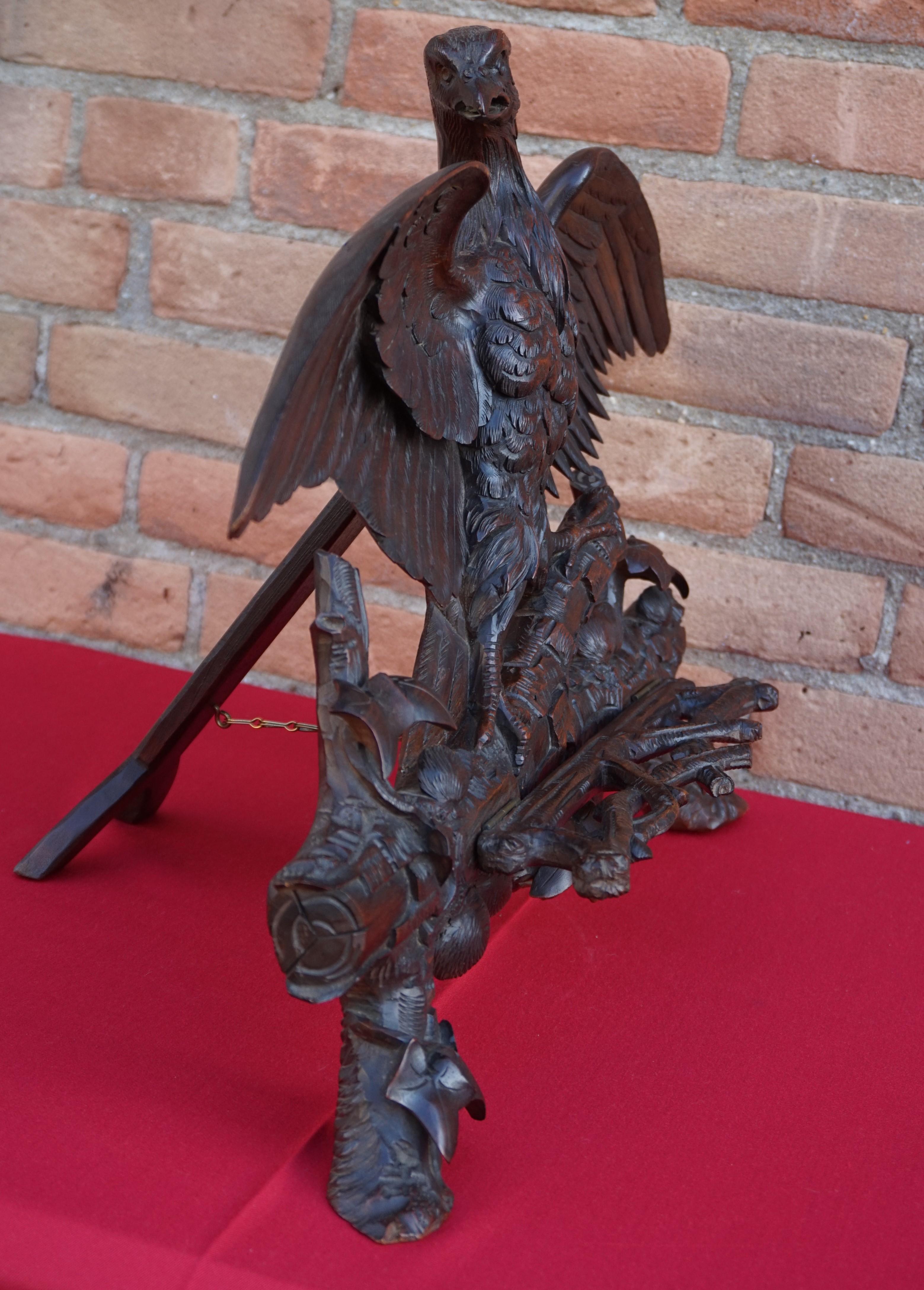 Hand Carved 19th Century Swiss Black Forest Nutwood Eagle Sculpture / Book Stand In Good Condition In Lisse, NL